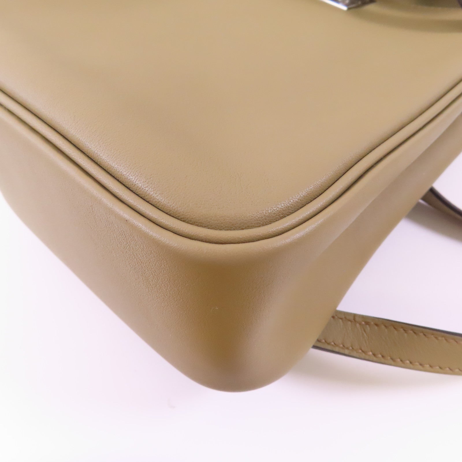 HERMES Swift皮革Kelly Jump銀扣背包Beige Marfa