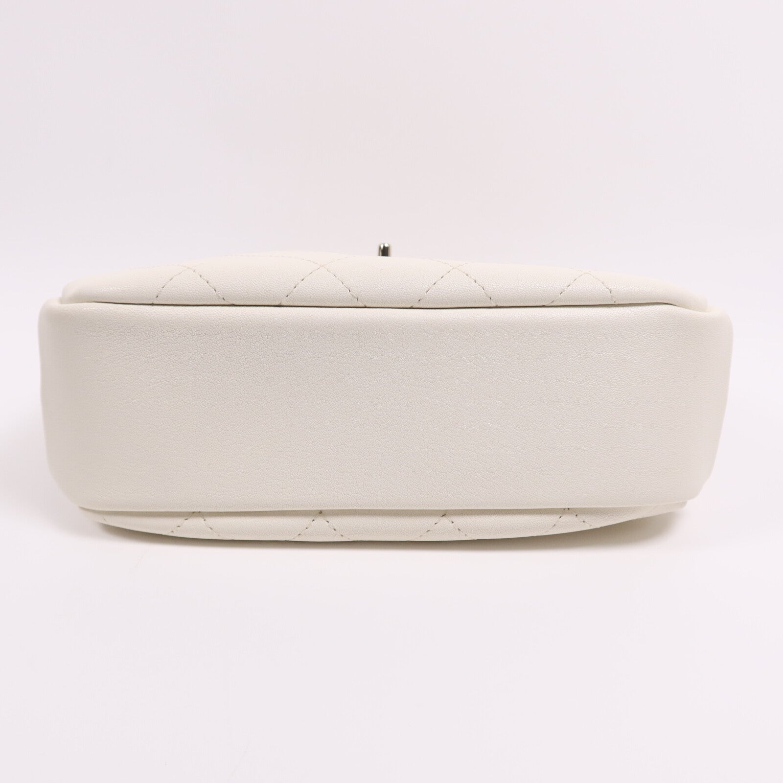 CHANEL 牛皮皮革Camera Shoulder Bag金扣鏈帶肩背袋