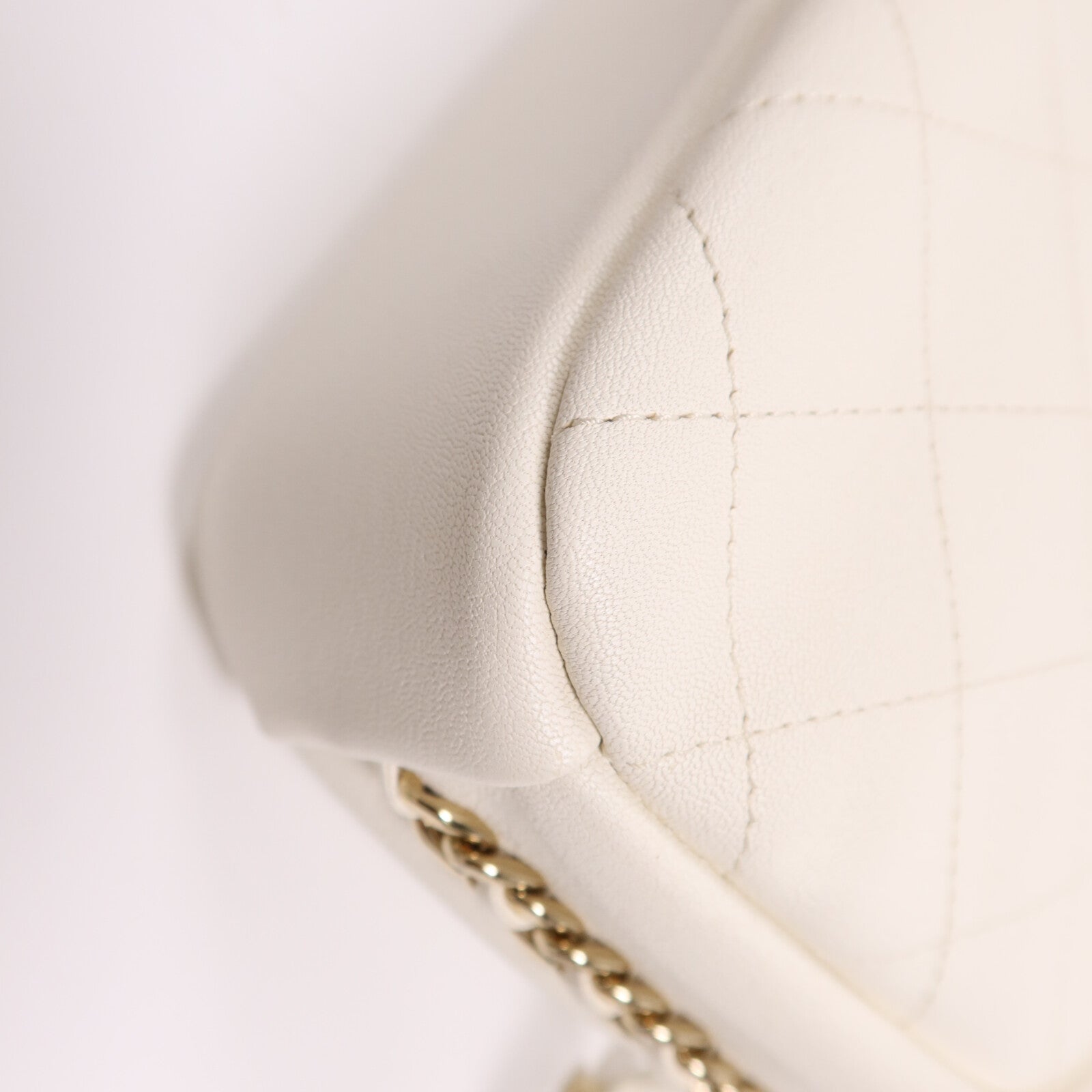 CHANEL 牛皮皮革Camera Shoulder Bag金扣鏈帶肩背袋