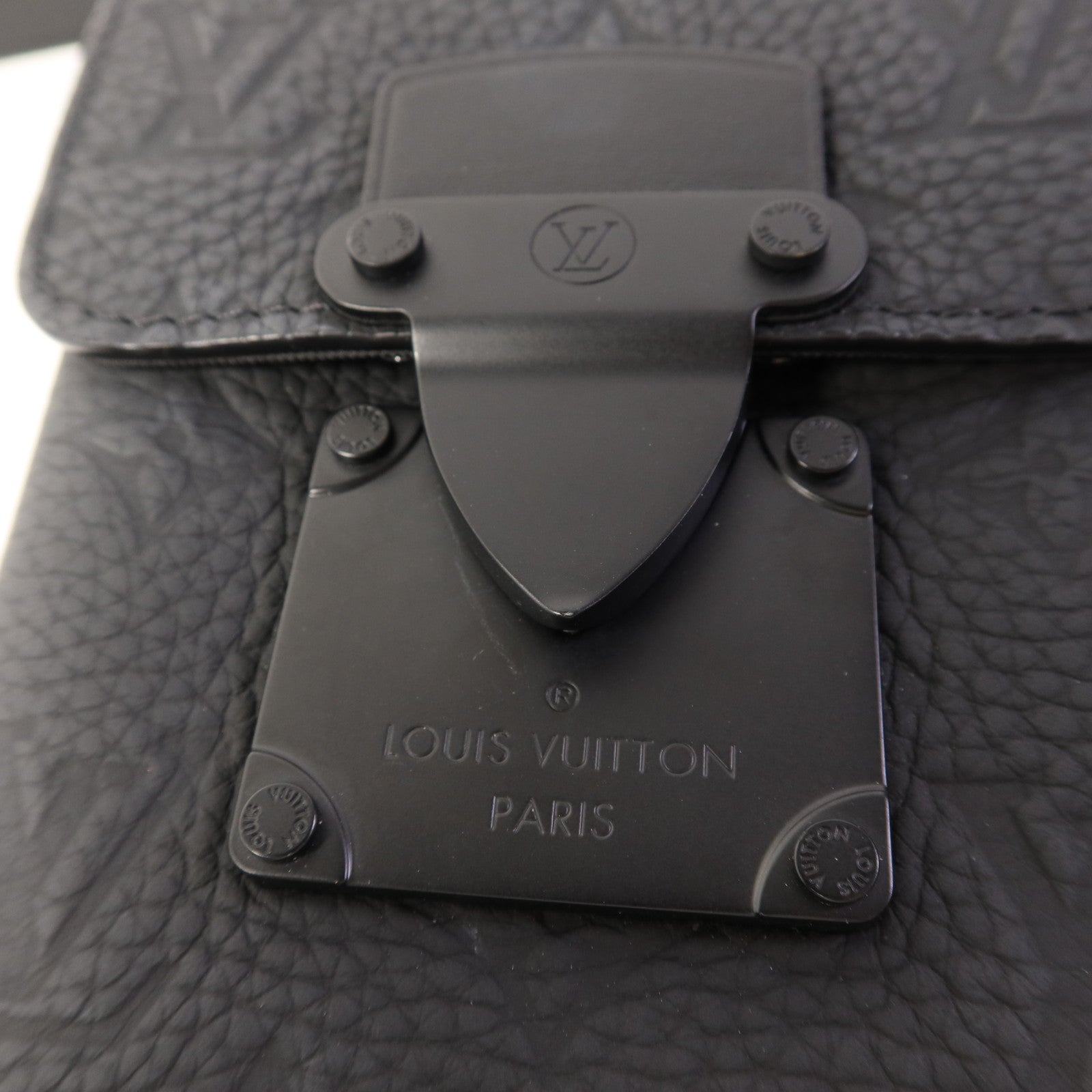 LOUIS VUITTON Monogram Taurillon S-Lock Vertical Wearable肩背袋