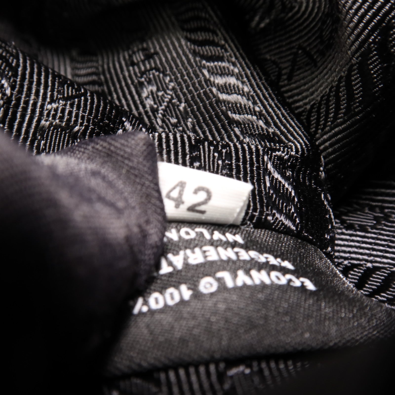 PRADA 尼龍Re-Edition 1978 Re-Nylon銀扣手挽肩背兩用袋