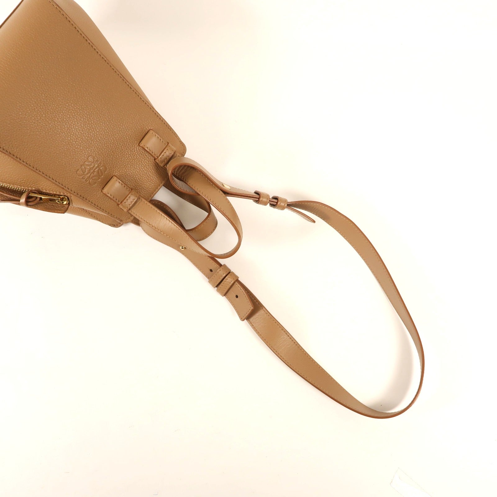 LOEWE 牛皮皮革Compact Hammock金扣手挽肩背兩用袋