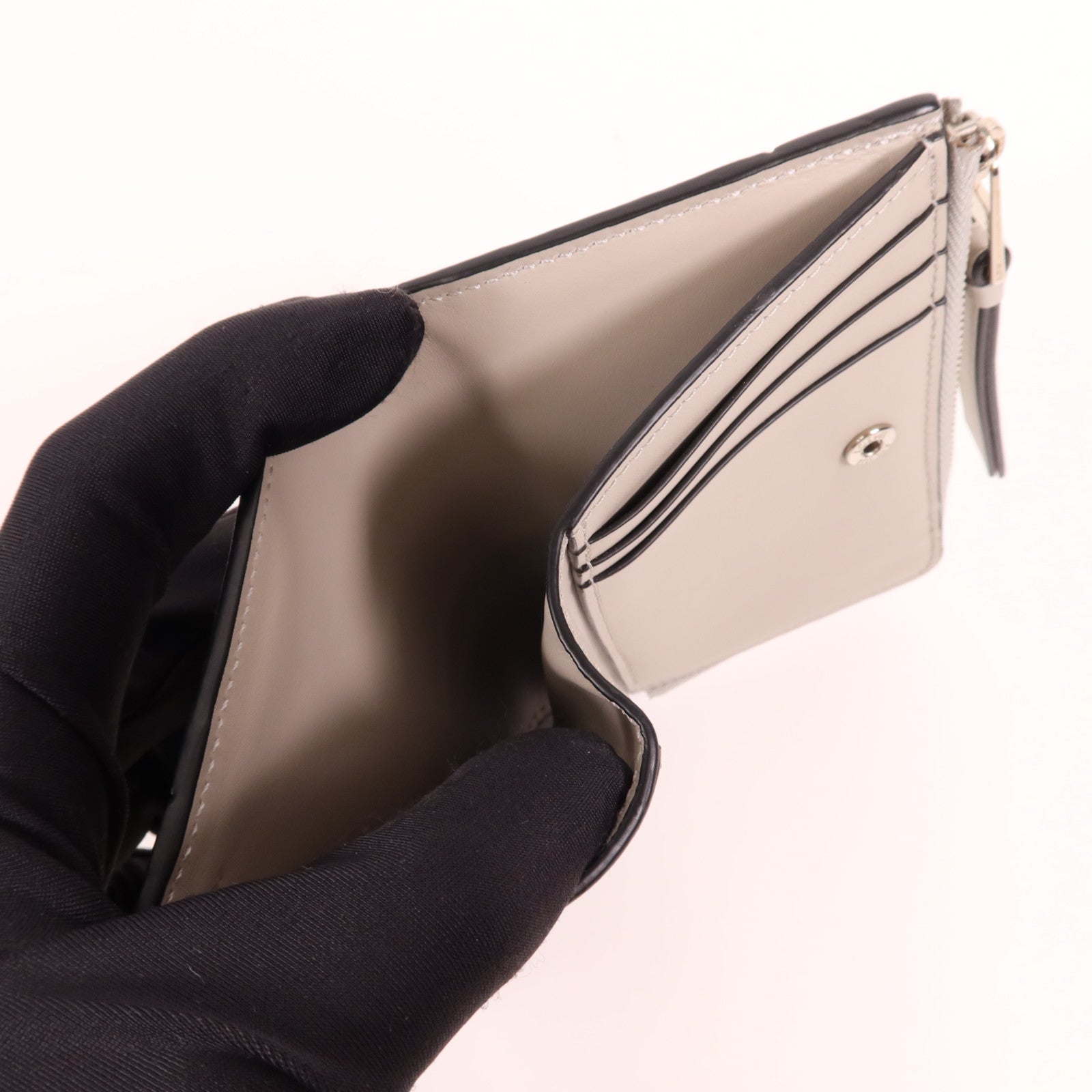 LOEWE 牛皮皮革Wallet銀扣錢包