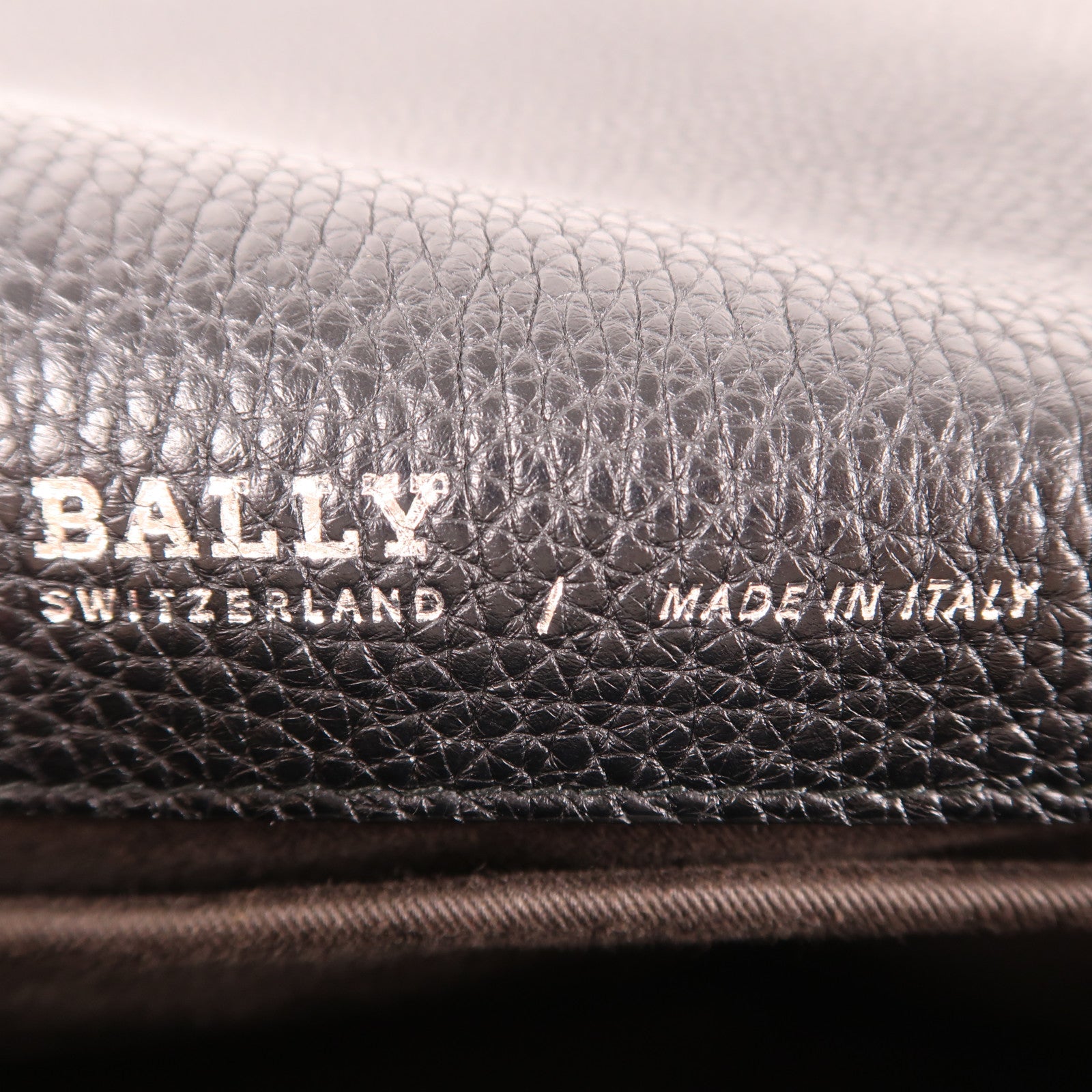 BALLY 牛皮皮革Pouch銀扣手拿包