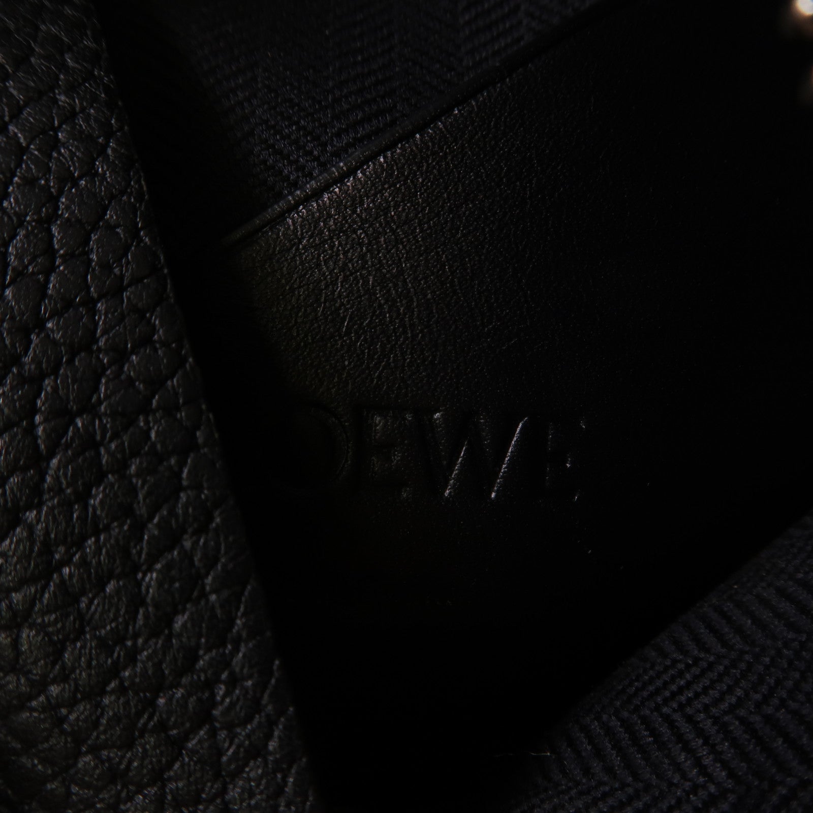 LOEWE 牛皮皮革Vertical Pocket銀扣腰包黑色