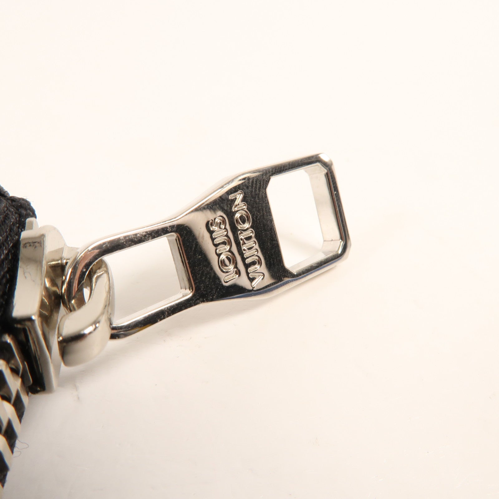 LOUIS VUITTON Damier Graphite Zippy Wallet銀扣長錢包