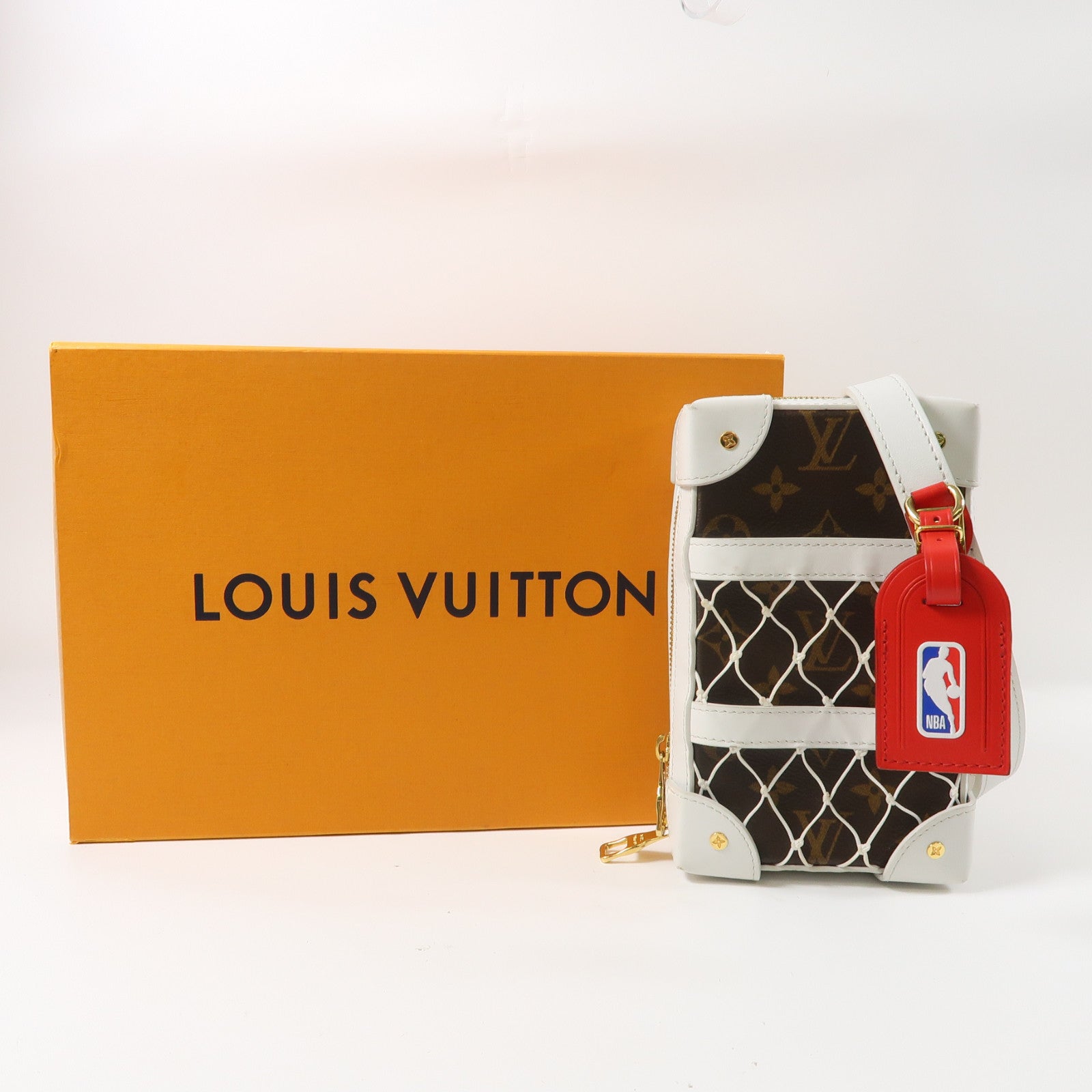 LOUIS VUITTON 【激減優惠】Monogram LVxNBA Soft Trunk金扣肩背袋啡色/白色