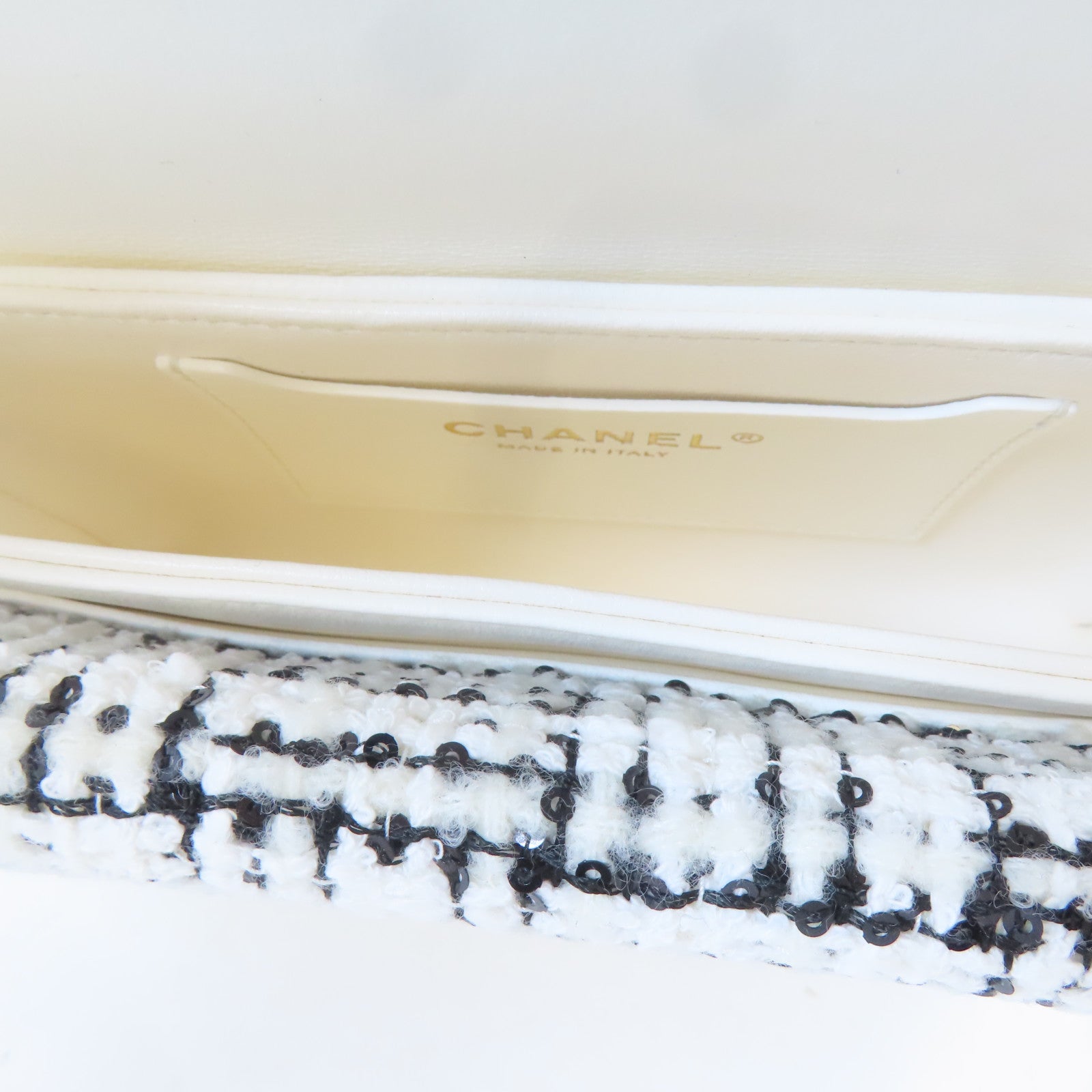 CHANEL 【激減優惠】斜紋軟呢2 Way Shoulder Bag金扣手挽肩背兩用袋黑色/白色