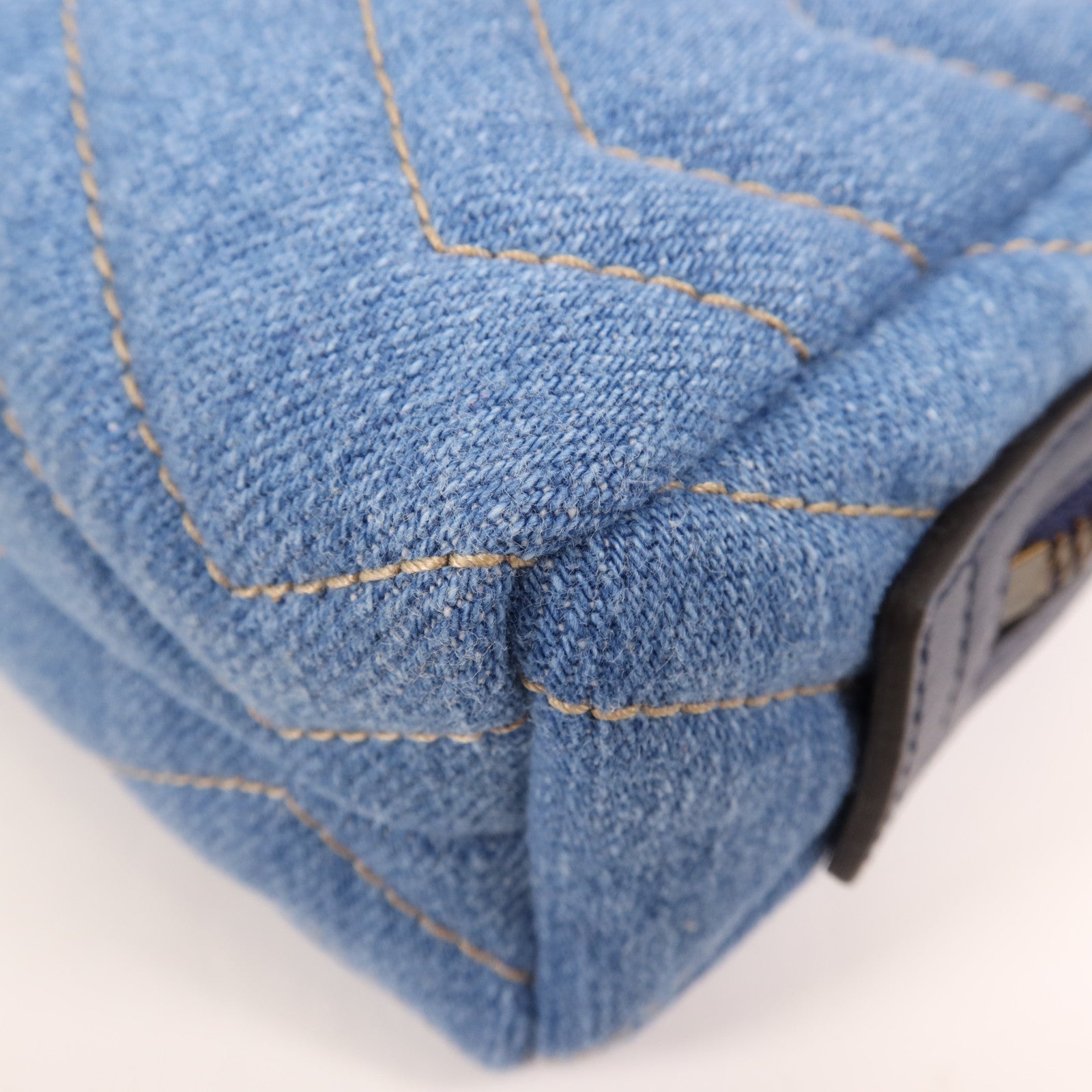 GUCCI 牛仔布Pouch金扣手拿包