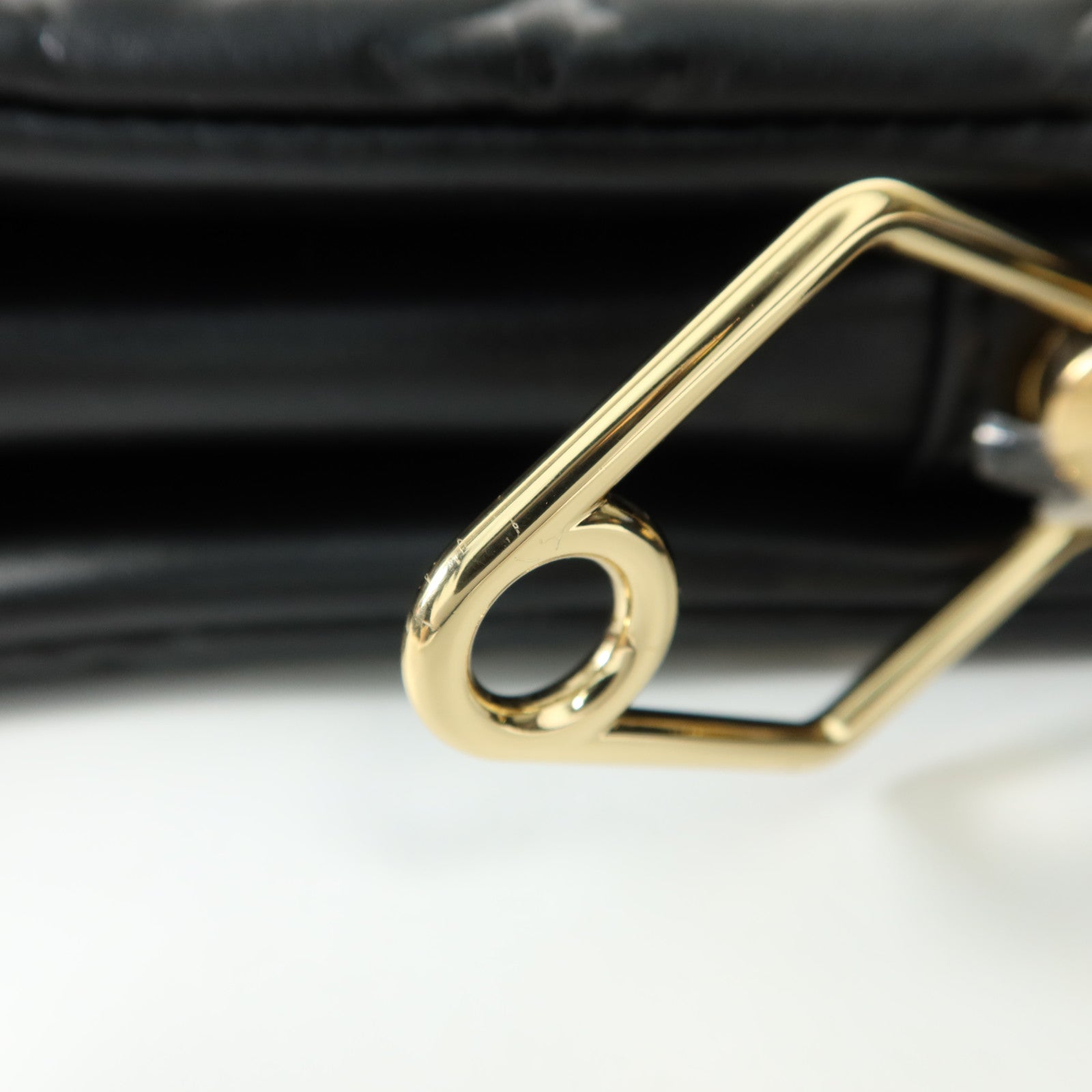 LOUIS VUITTON Monogram Embossed Coussin PM金扣手挽肩背兩用袋