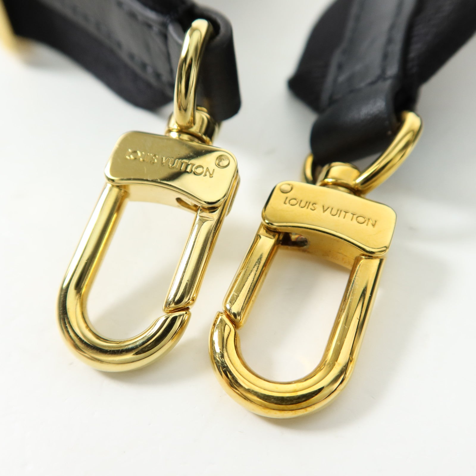 LOUIS VUITTON Monogram Embossed Coussin PM金扣手挽肩背兩用袋