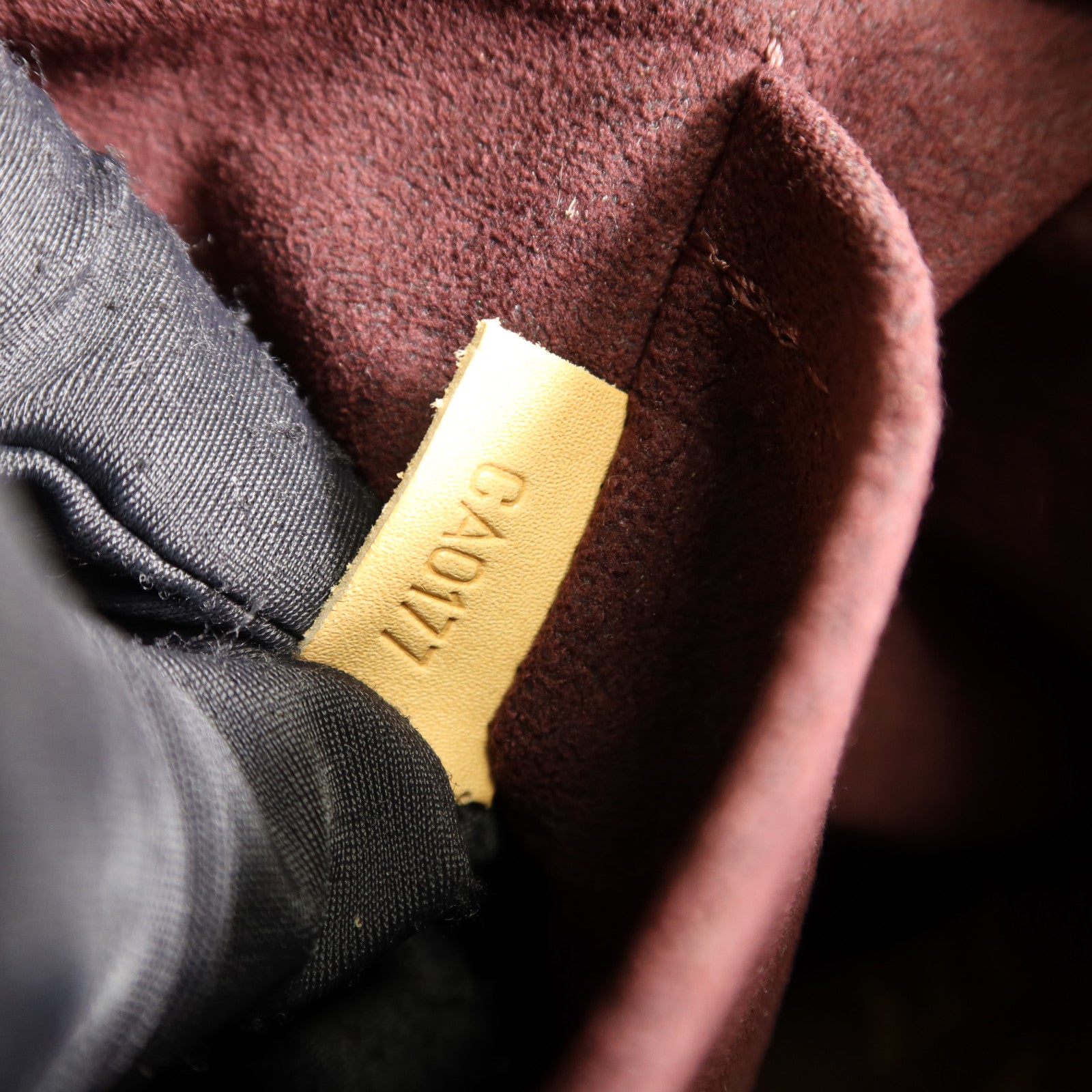 LOUIS VUITTON Monogram Montaigne MM金扣手挽肩背兩用袋