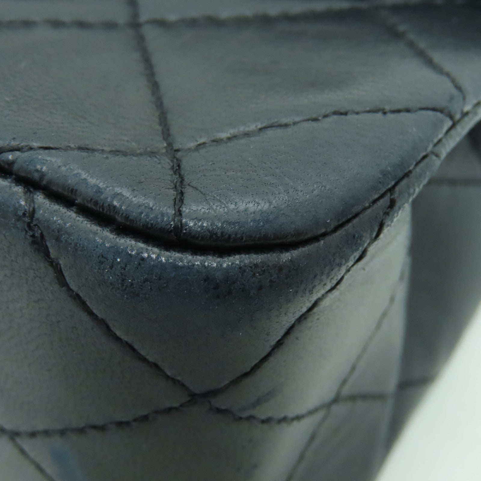 CHANEL **【清倉大減價】菱格牛皮皮革Classic Flap 23金扣鏈帶肩背袋黑色