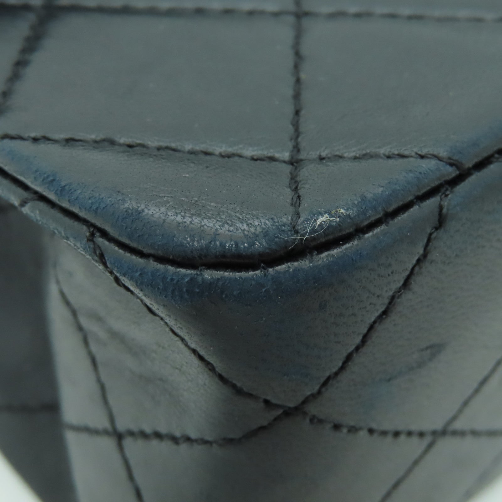 CHANEL **【清倉大減價】菱格牛皮皮革Classic Flap 23金扣鏈帶肩背袋黑色