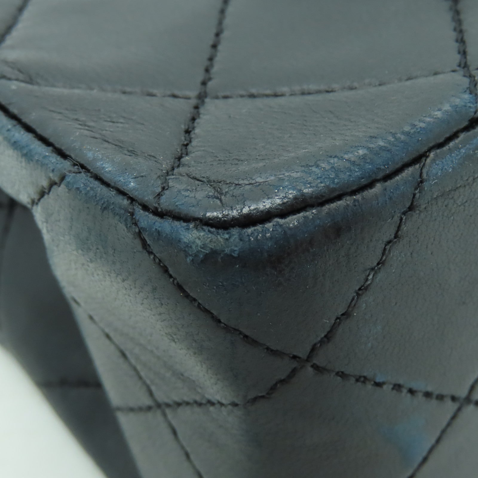 CHANEL **【清倉大減價】菱格牛皮皮革Classic Flap 23金扣鏈帶肩背袋黑色