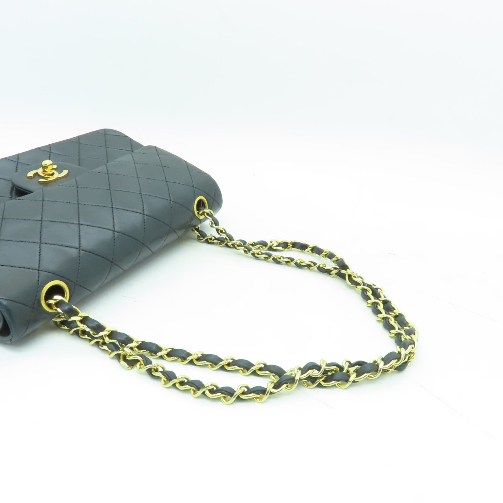 CHANEL **【清倉大減價】菱格牛皮皮革Classic Flap 23金扣鏈帶肩背袋黑色