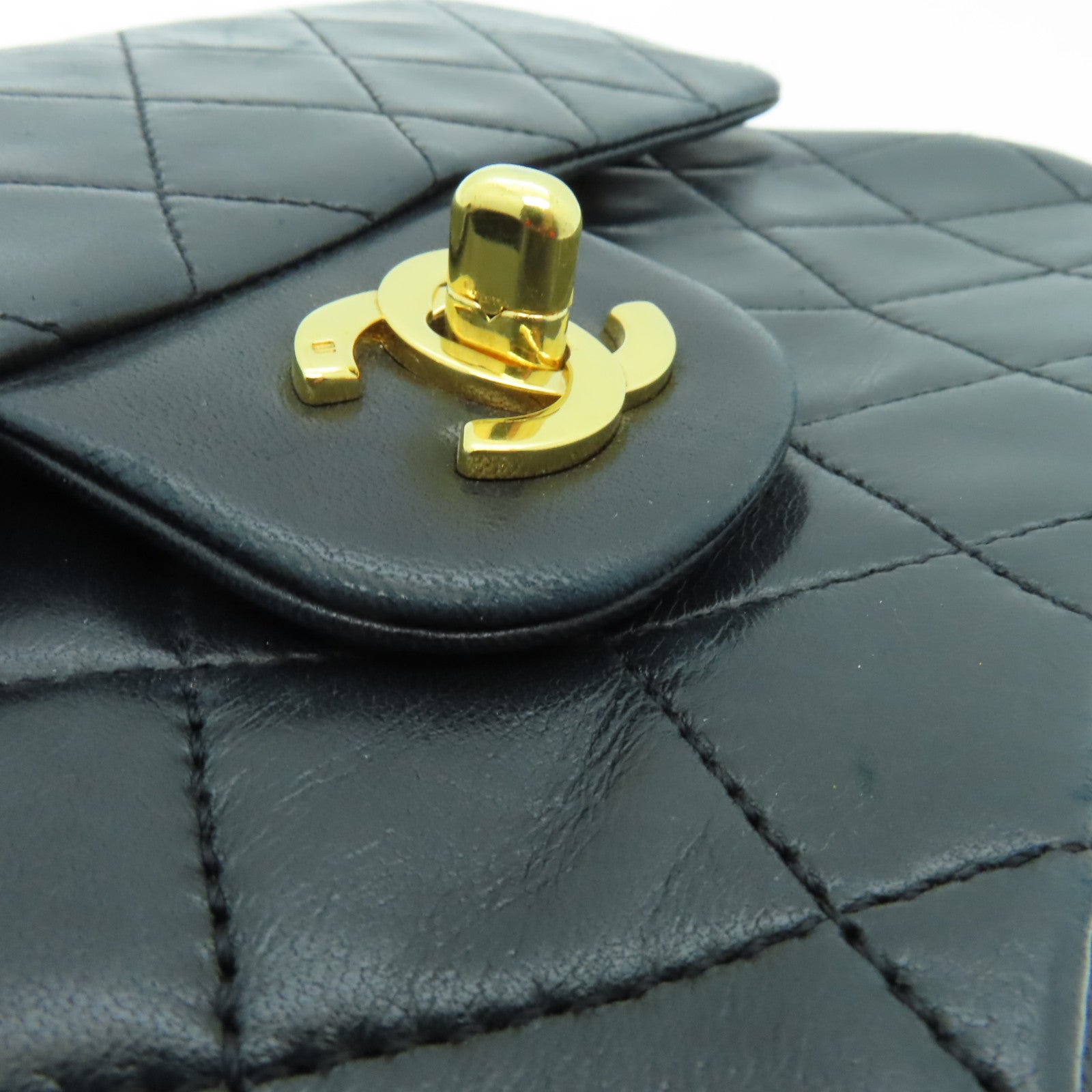 CHANEL **【清倉大減價】菱格牛皮皮革Classic Flap 23金扣鏈帶肩背袋黑色