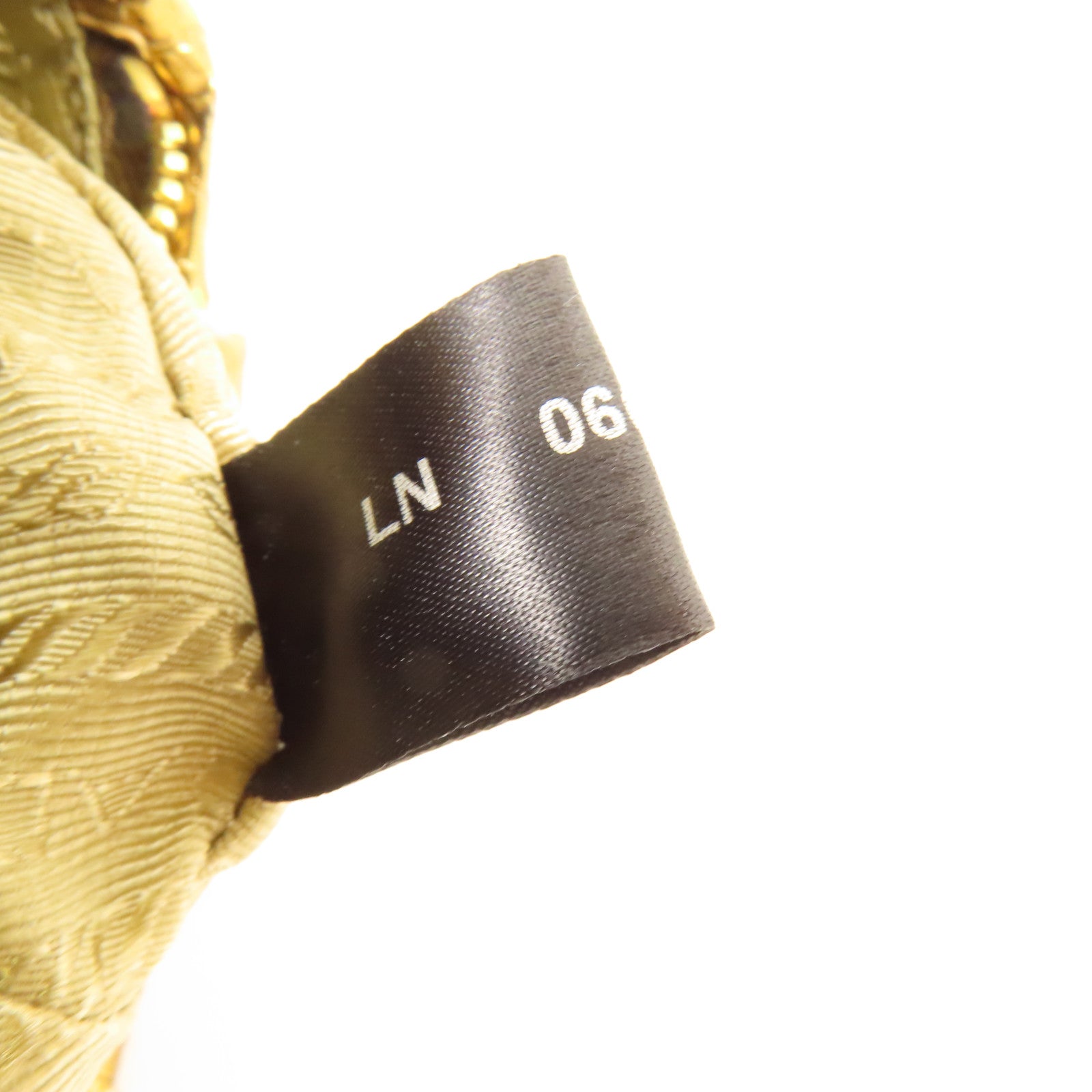 PRADA 蛇皮皮革Pouch金扣手拿包