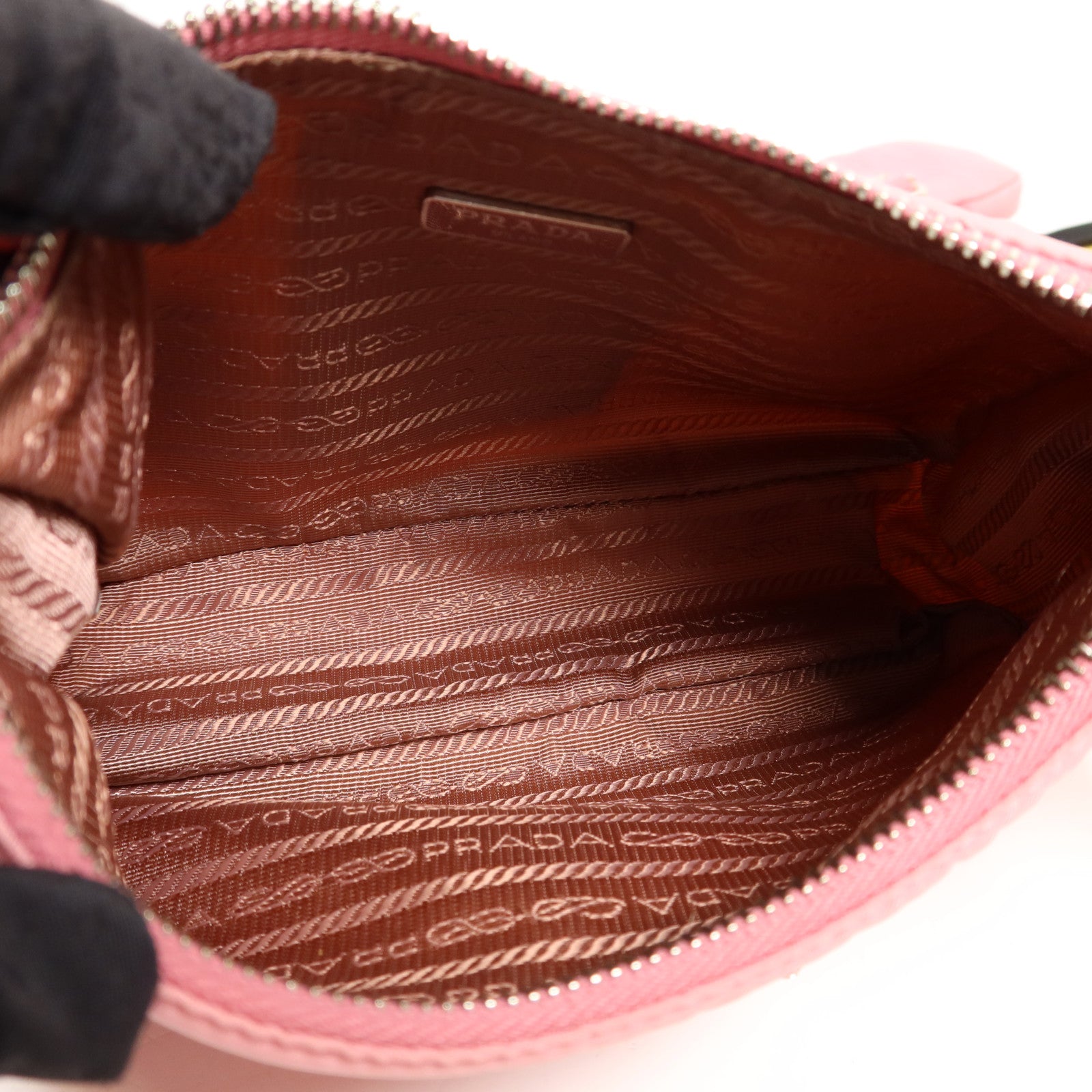 PRADA 尼龍Re-Edition 2005銀扣肩背袋