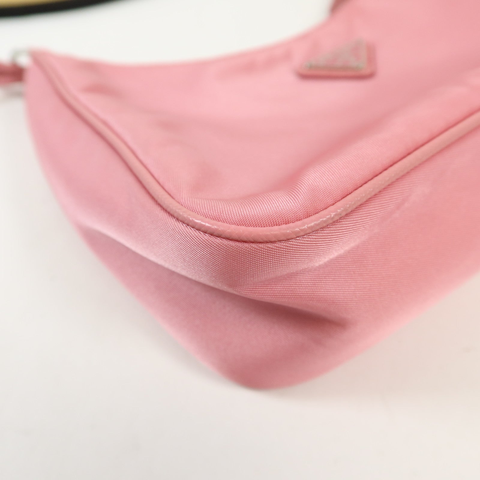 PRADA 尼龍Re-Edition 2005銀扣肩背袋