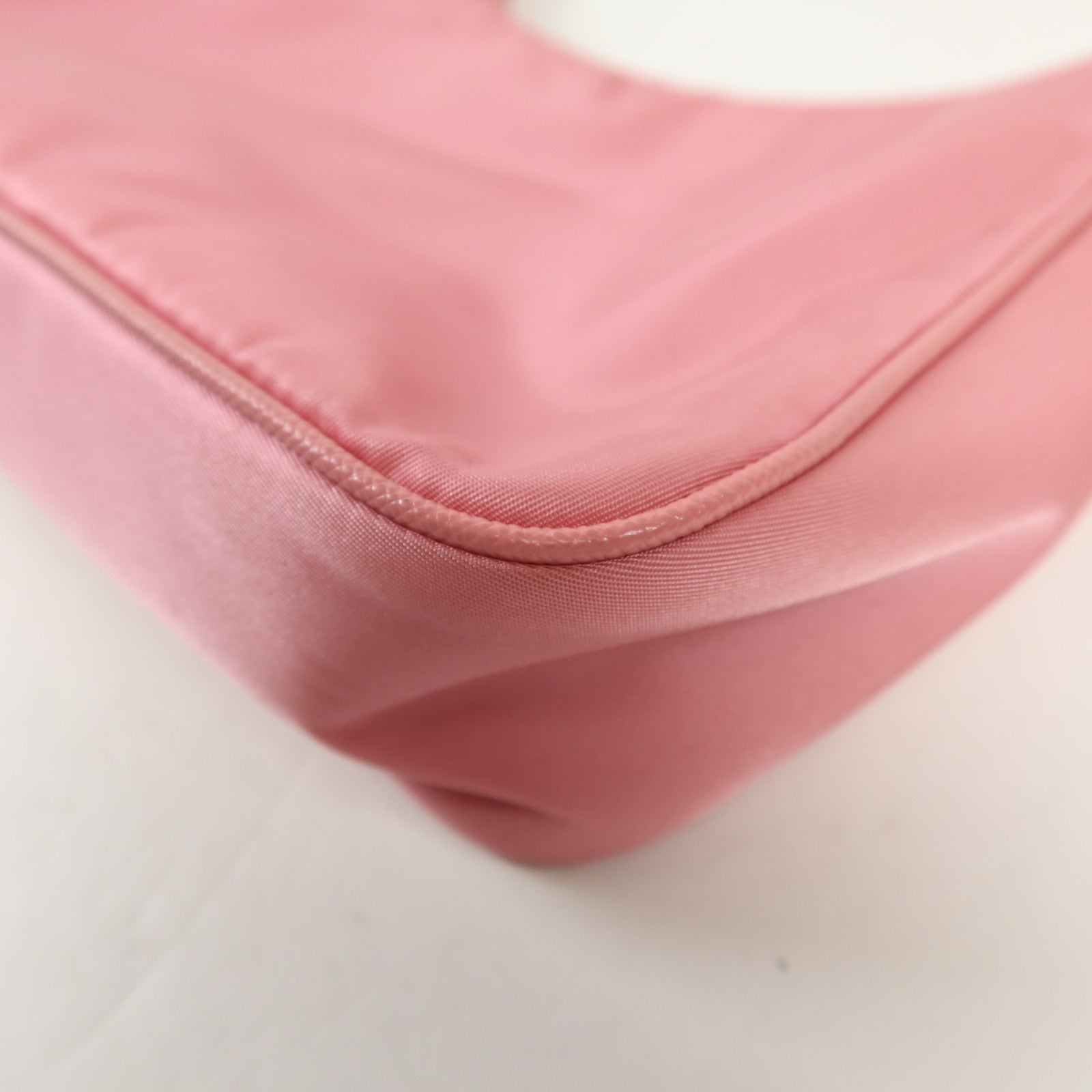 PRADA 尼龍Re-Edition 2005銀扣肩背袋