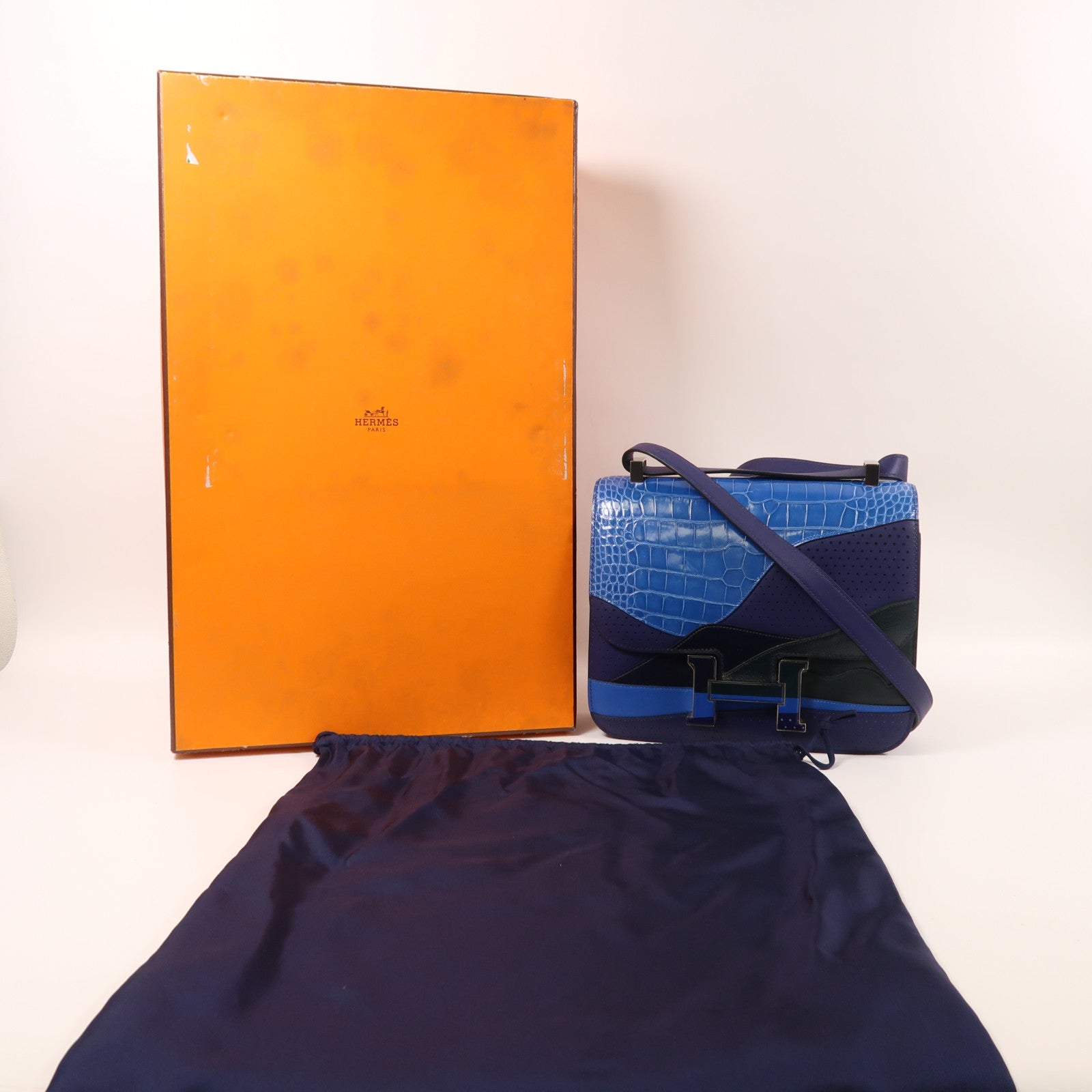 HERMES 鱷魚皮革/蜥蝪皮革/Swift皮革Constance 24銀扣肩背袋Lizard Blue Encre/Blue Zellige/Vert Cypress/Blue Nuit/Bleu de Malte