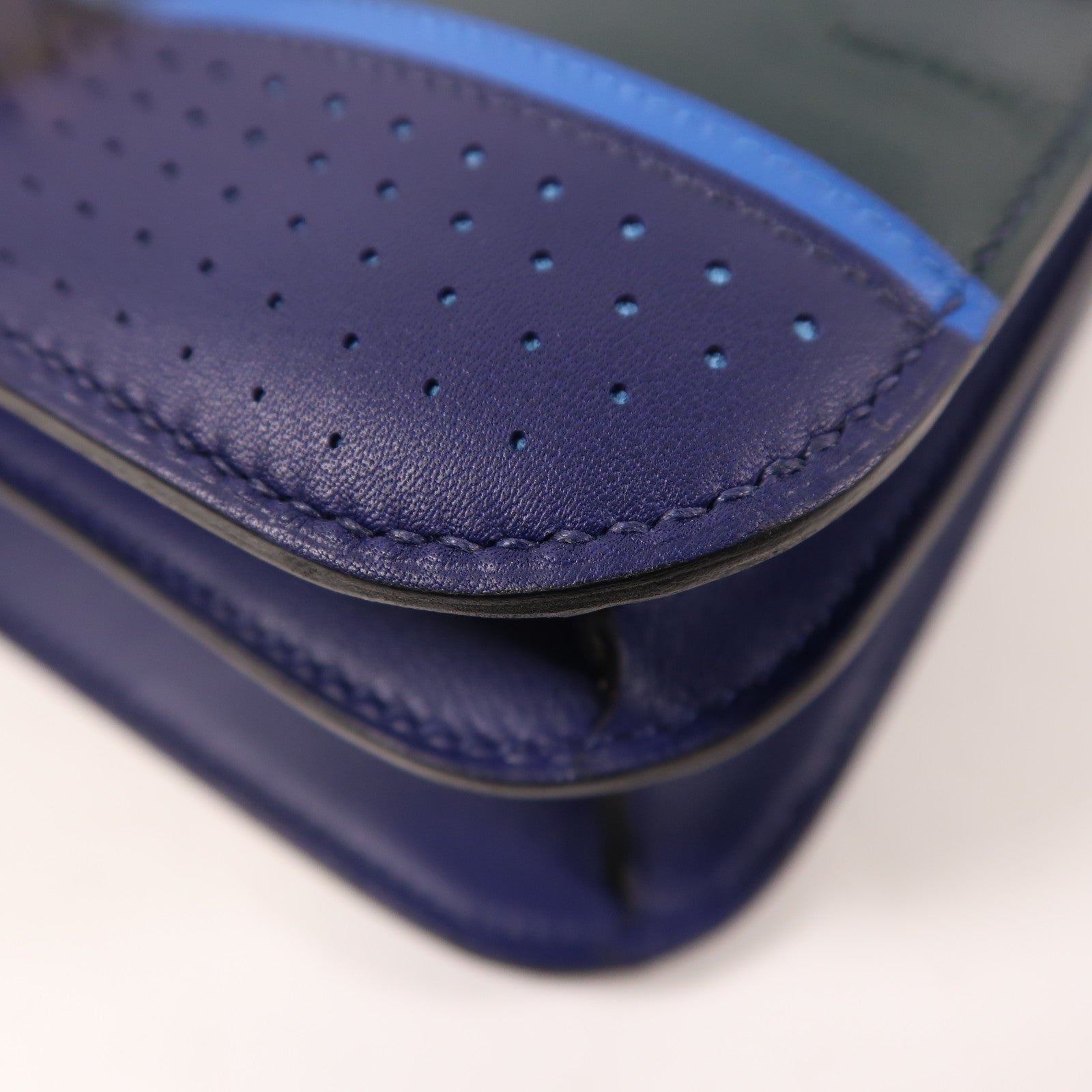 HERMES 鱷魚皮革/蜥蝪皮革/Swift皮革Constance 24銀扣肩背袋Lizard Blue Encre/Blue Zellige/Vert Cypress/Blue Nuit/Bleu de Malte