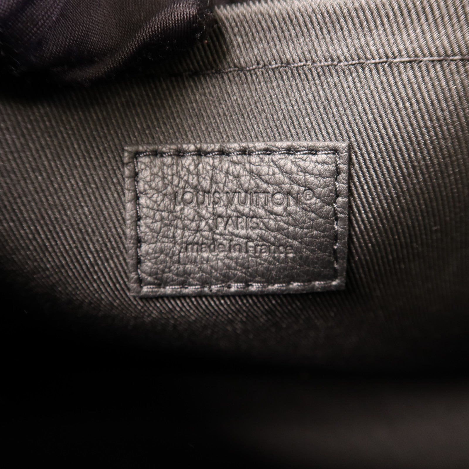 LOUIS VUITTON Monogram Shadow Pochette Voyage Souple手拿包