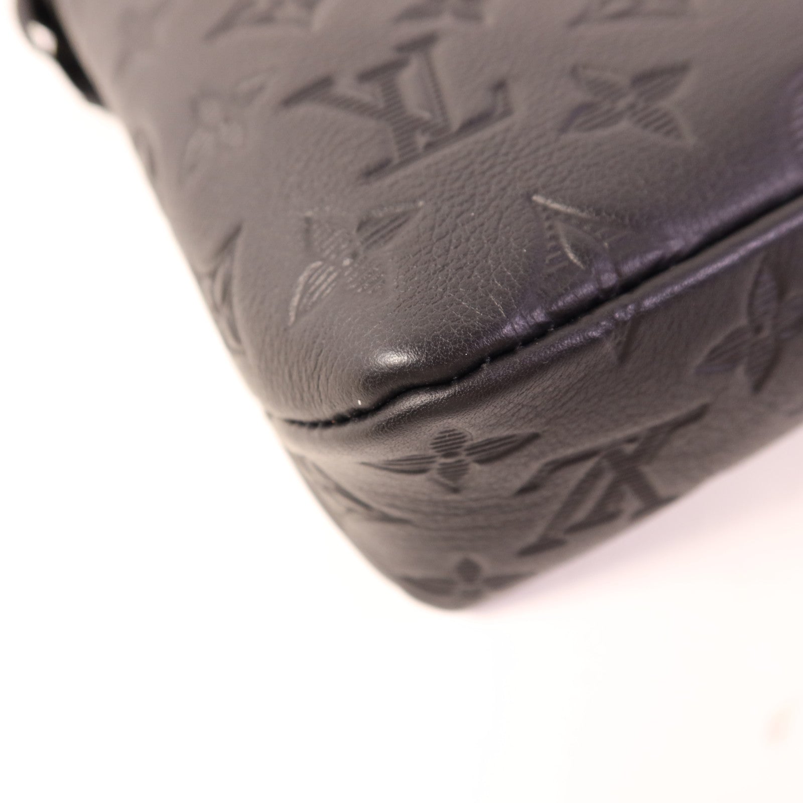 LOUIS VUITTON Monogram Shadow Pochette Voyage Souple手拿包