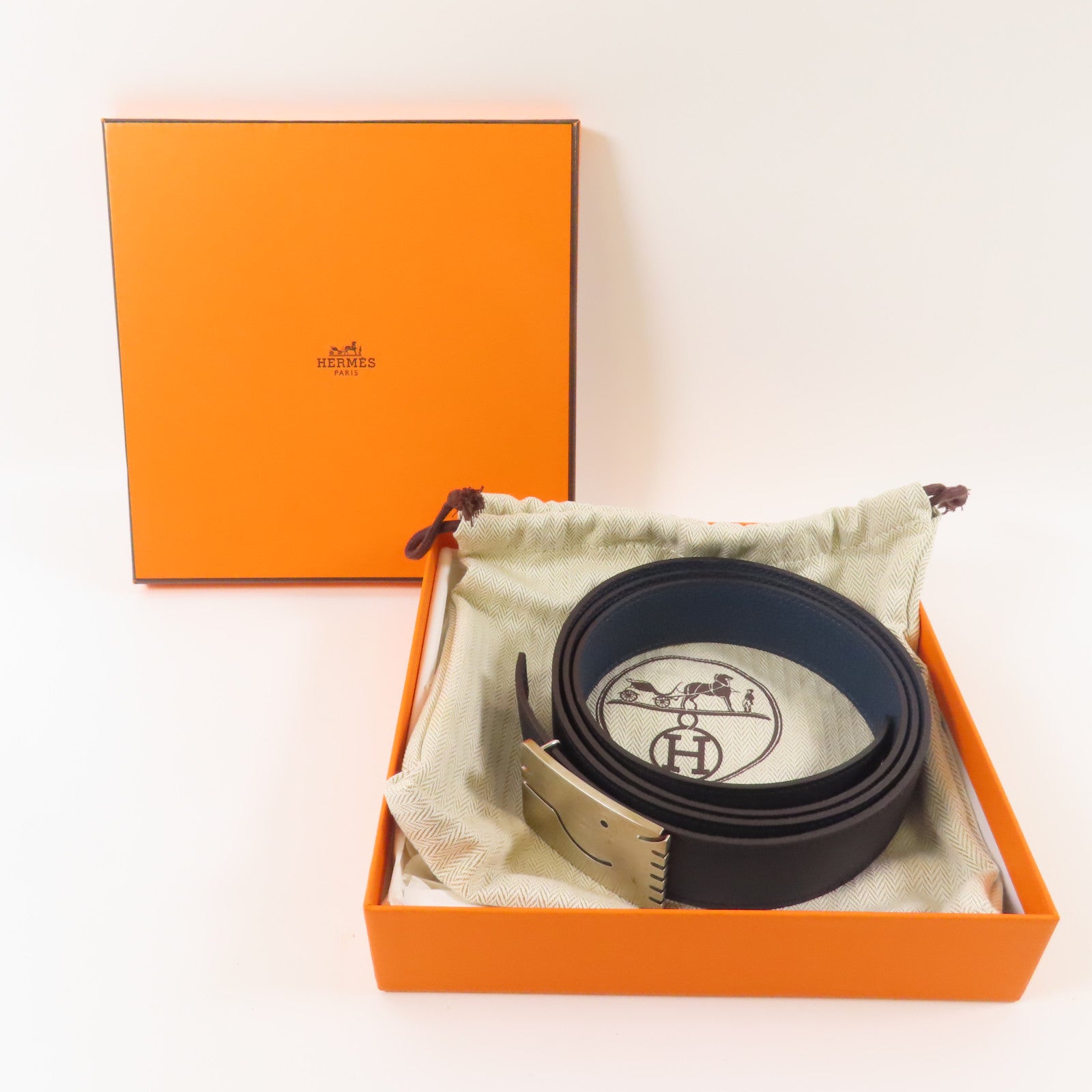 HERMES 牛皮皮革A Cheval Belt銀扣皮帶Nori/黑色
