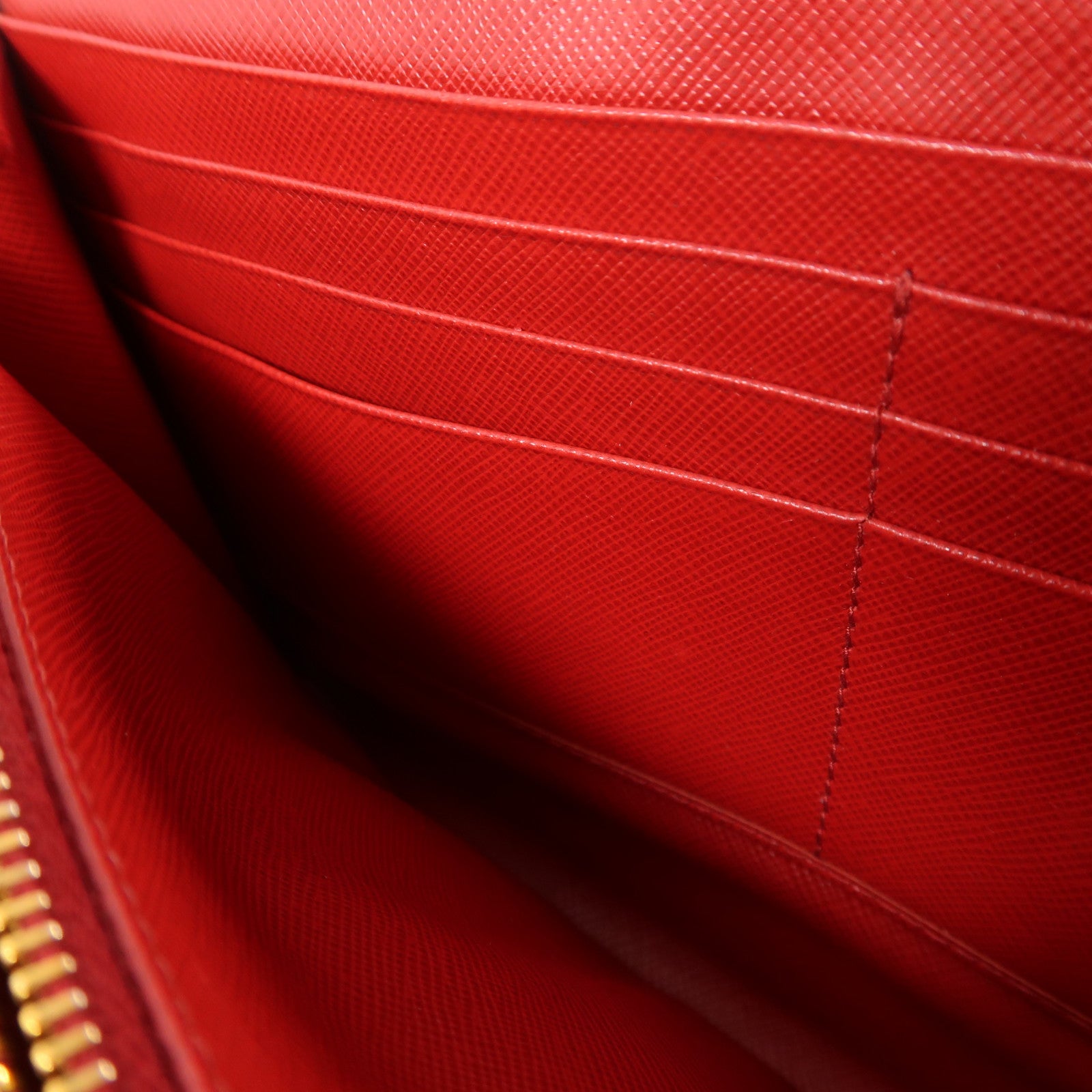 PRADA 牛皮皮革Long wallet金扣長錢包