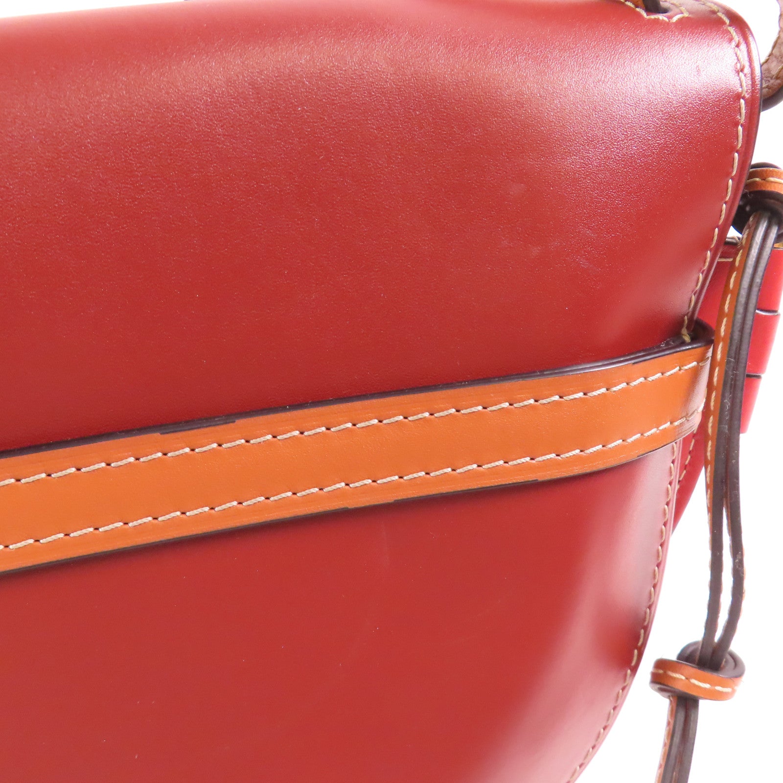 LOEWE 牛皮皮革Gate Bag金扣肩背袋