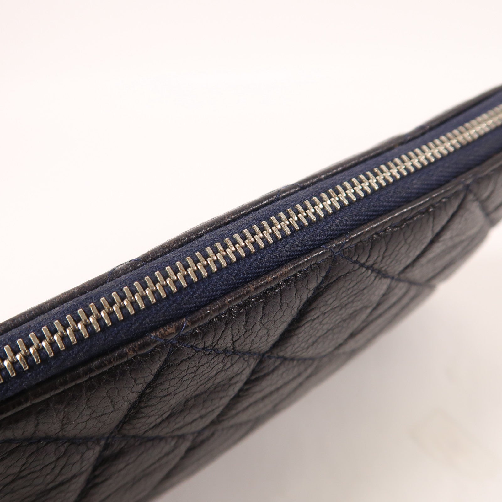 CHANEL 牛皮皮革Pouch銀扣手拿包