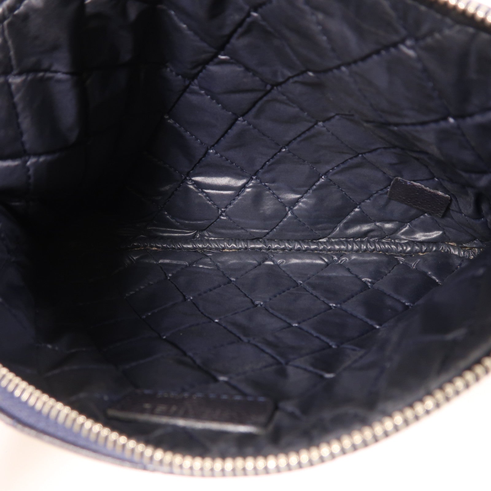 CHANEL 牛皮皮革Pouch銀扣手拿包