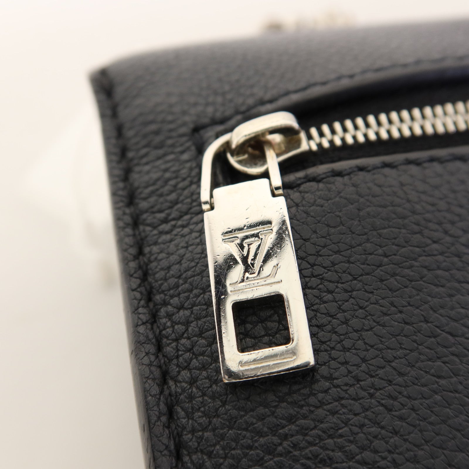 LOUIS VUITTON 牛皮皮革Mylockme銀扣鏈帶肩背袋