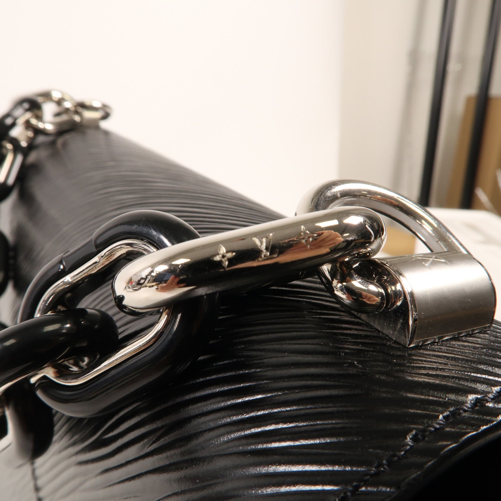 LOUIS VUITTON Epi LV x YK Twist MM銀扣手挽肩背兩用袋