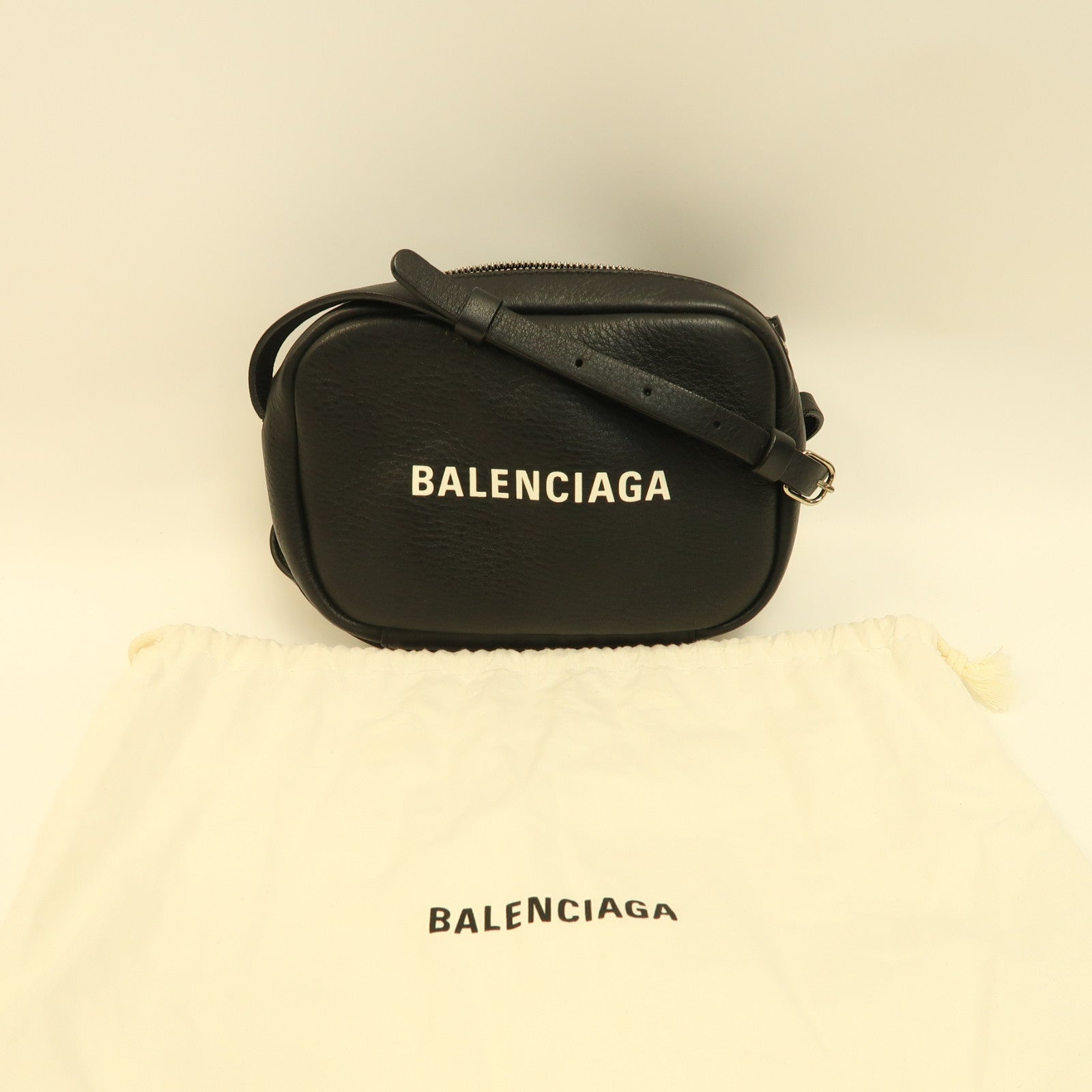 BALENCIAGA 【激減優惠】牛皮皮革Camera Bag銀扣肩背袋黑色