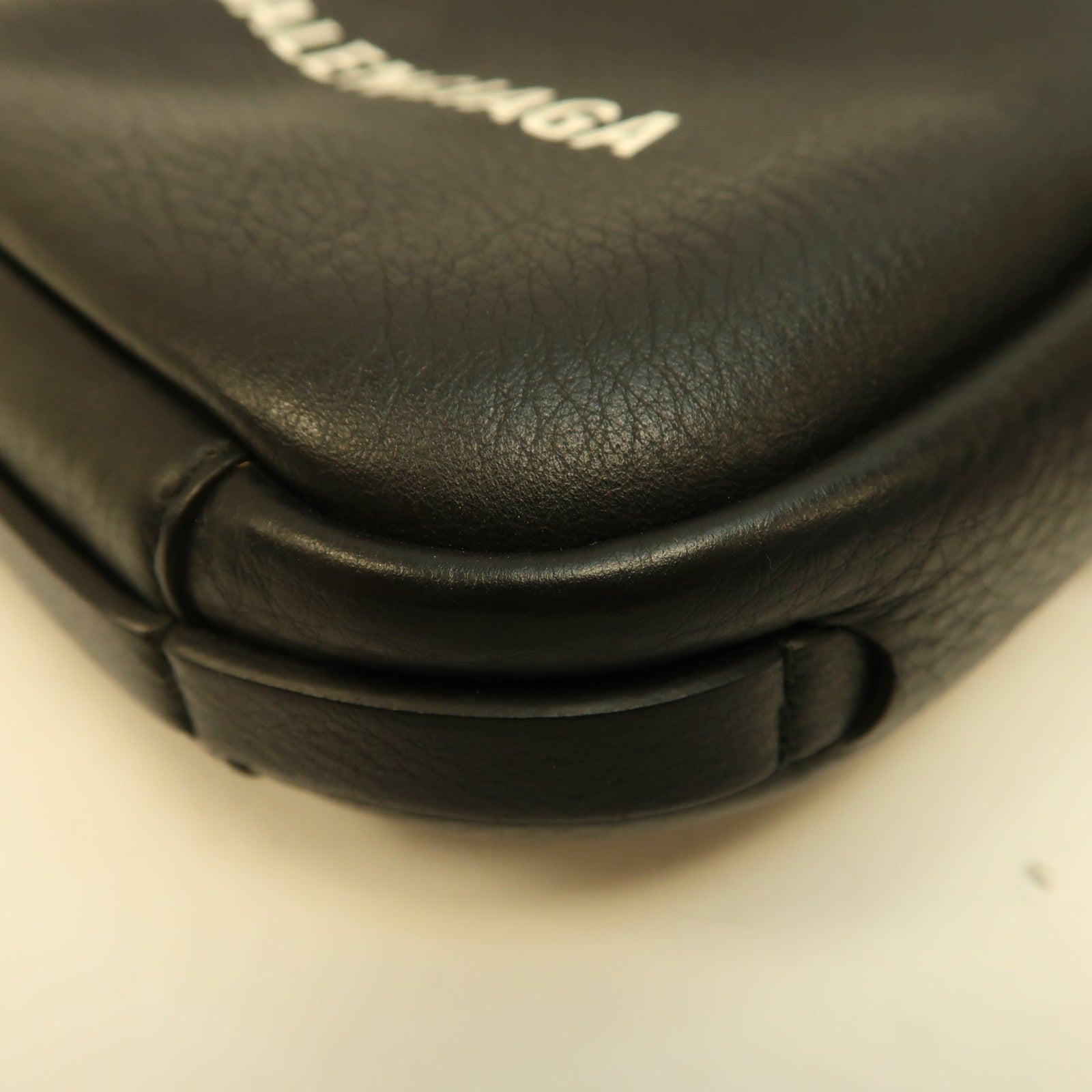 BALENCIAGA 【激減優惠】牛皮皮革Camera Bag銀扣肩背袋黑色