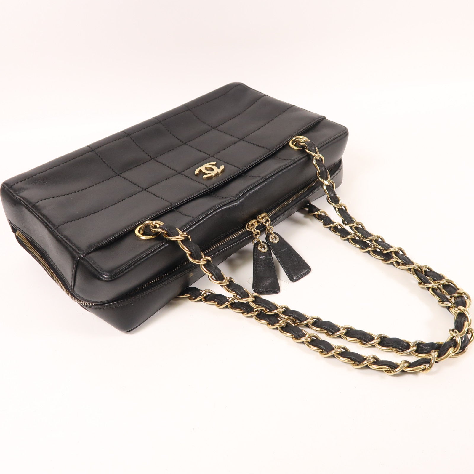 CHANEL 牛皮皮革Chain Shoulder金扣鏈帶肩背袋