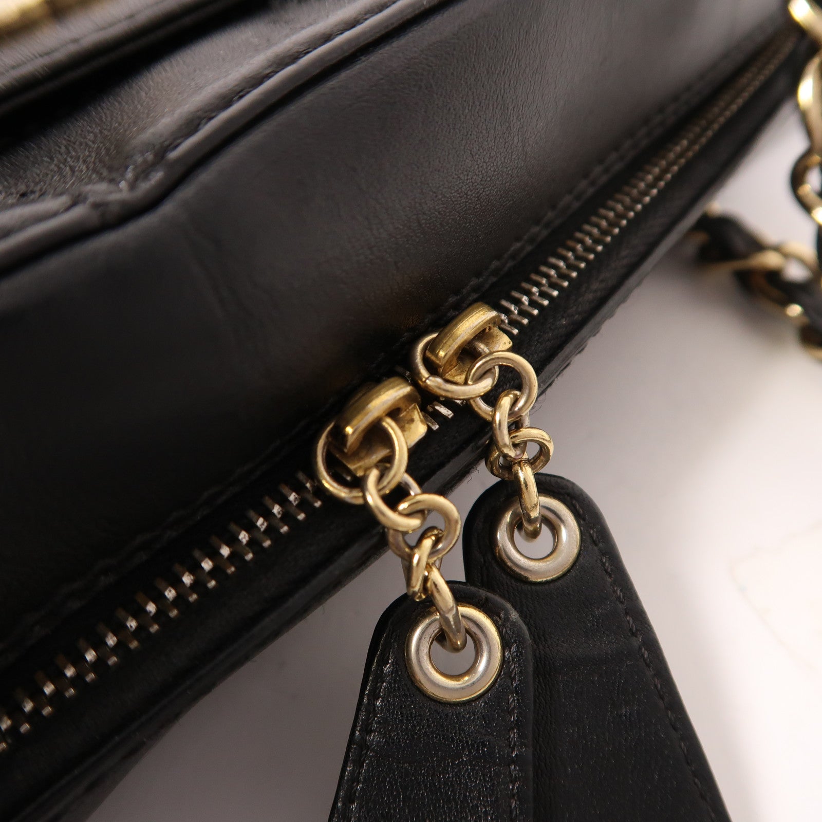 CHANEL 牛皮皮革Chain Shoulder金扣鏈帶肩背袋