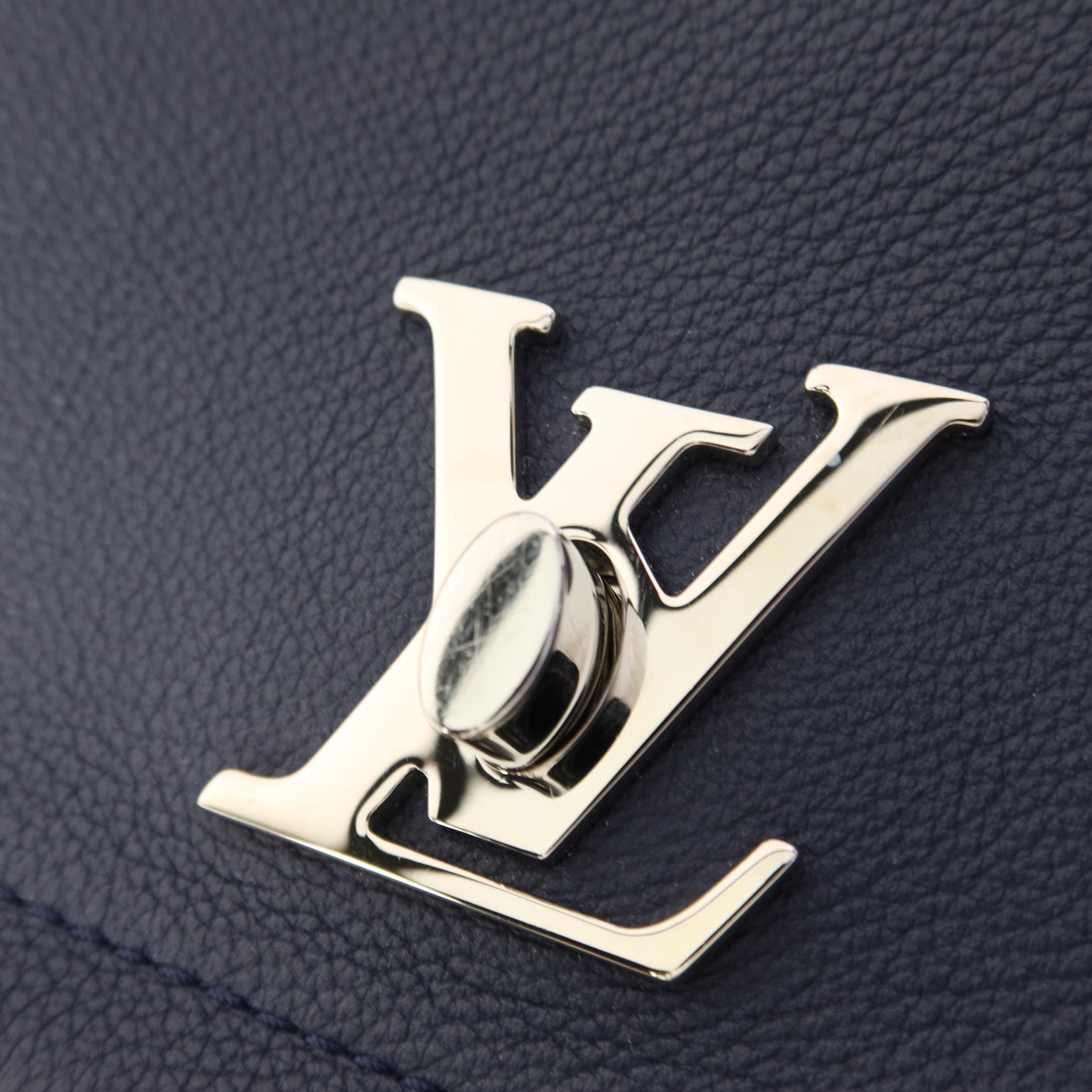 LOUIS VUITTON 牛皮皮革Lockme II BB銀扣手挽肩背兩用袋藍色