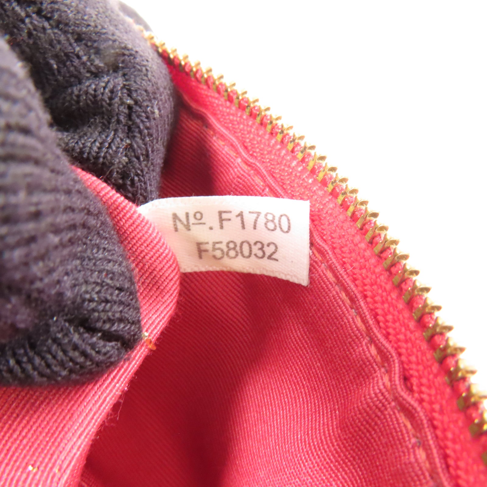 COACH 皮革Pouch金扣小袋