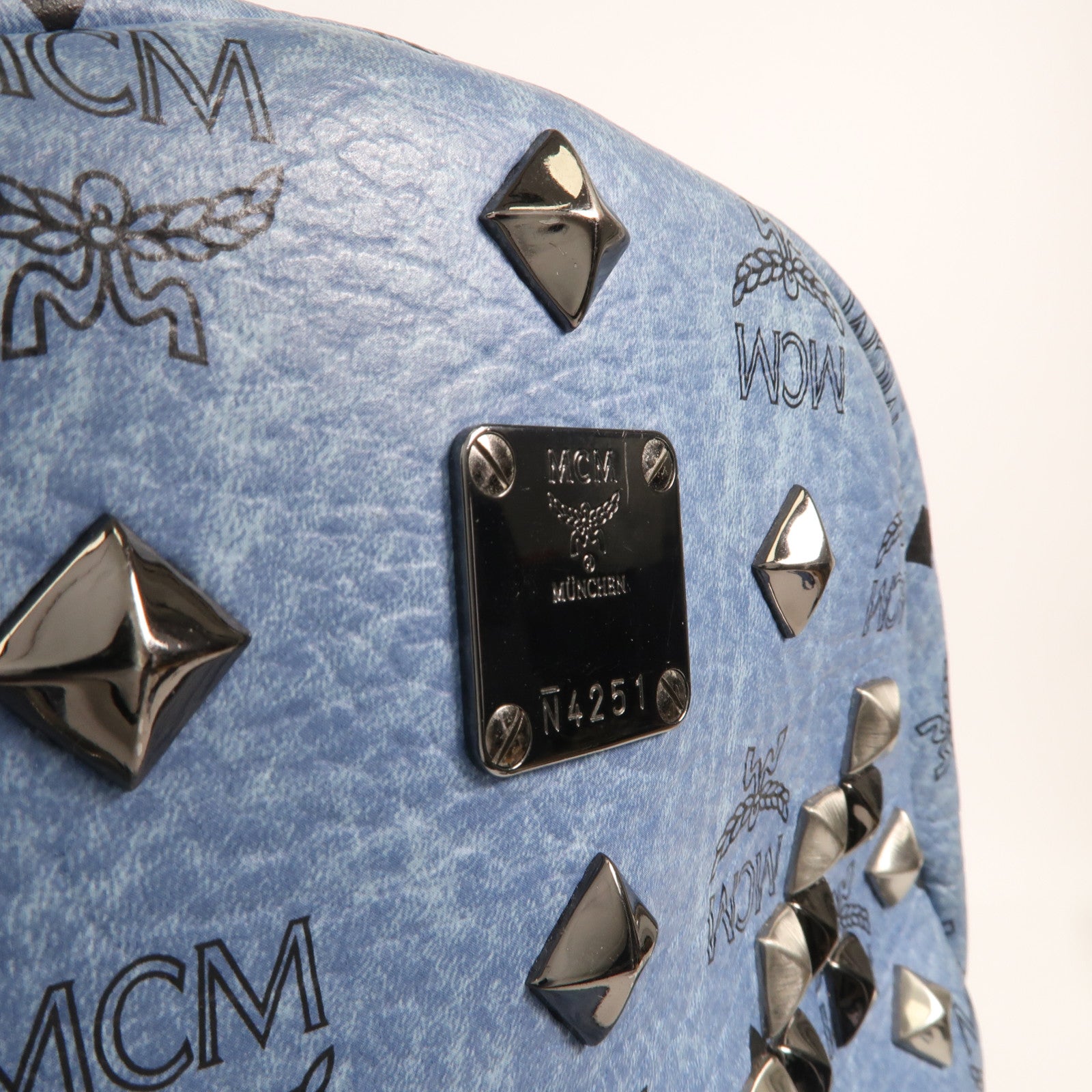 MCM 塗層帆布Backpack銀扣背包