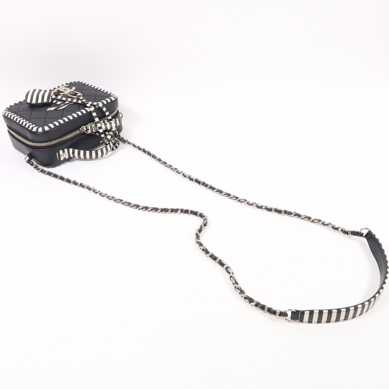 CHANEL 牛皮皮革Filigree Vanity Case銀扣手挽肩背兩用袋