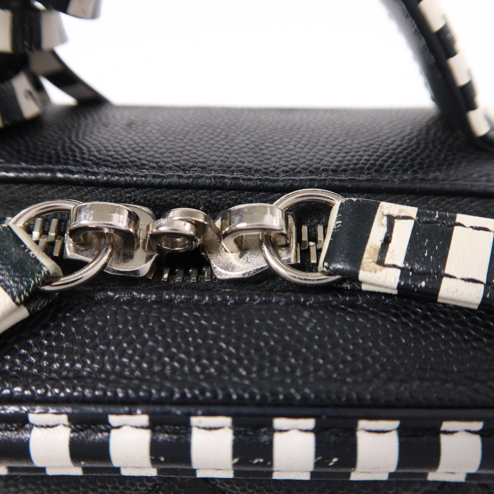 CHANEL 牛皮皮革Filigree Vanity Case銀扣手挽肩背兩用袋