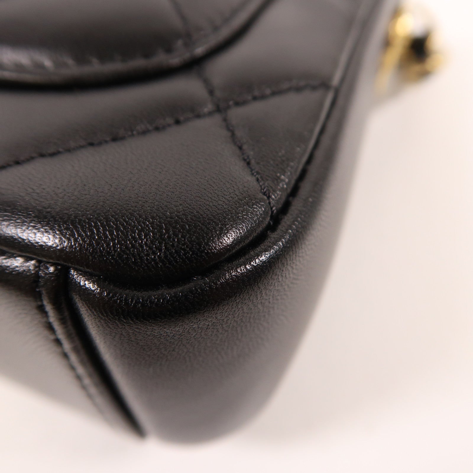 CHANEL 牛皮皮革Chain Shoulder金扣鏈帶肩背袋