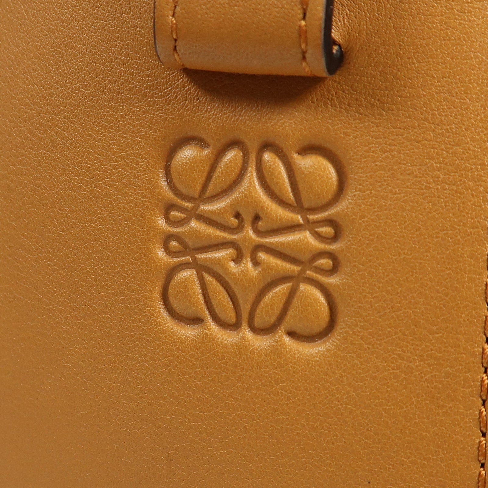 LOEWE 牛皮皮革Hammock銀扣手挽肩背兩用袋