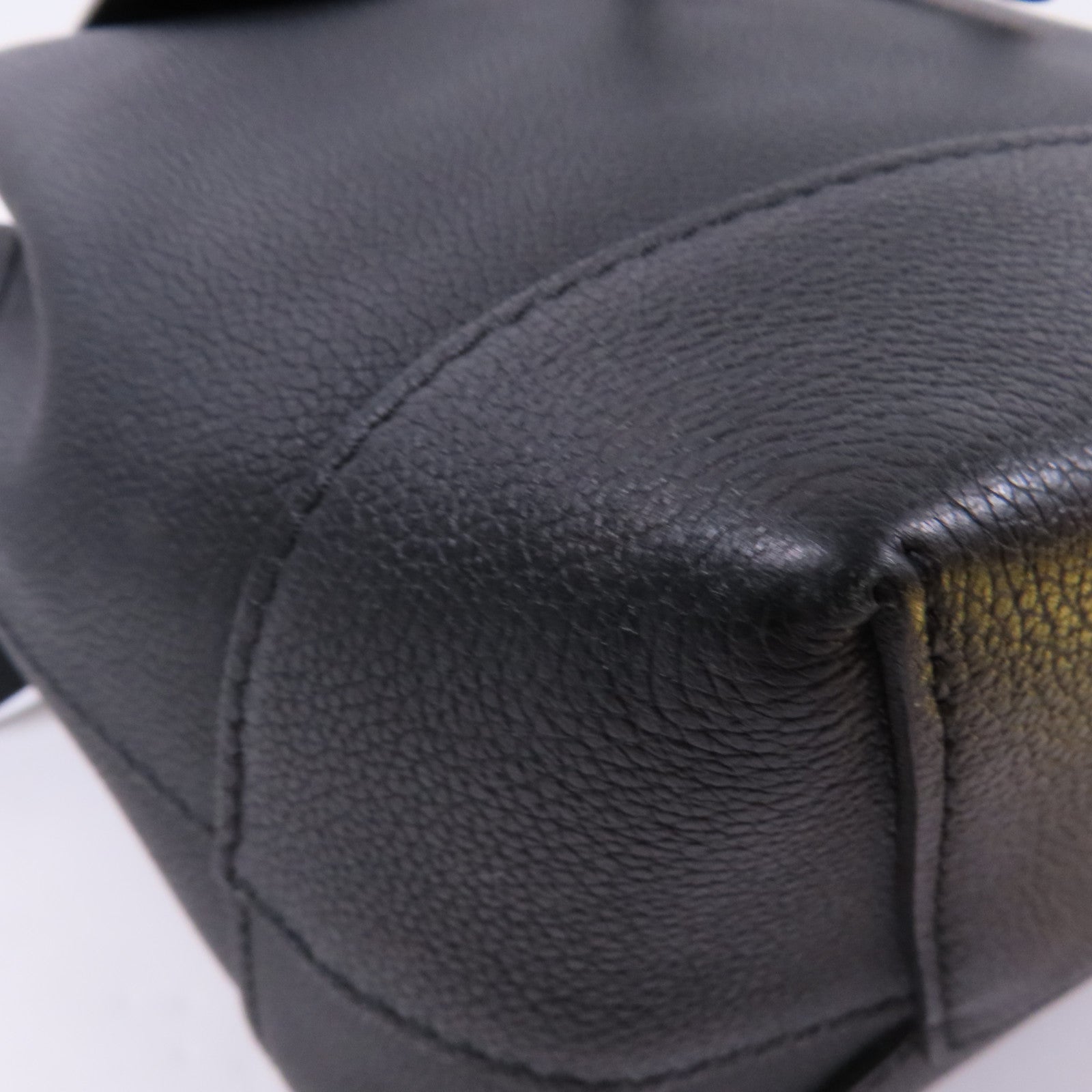 LOUIS VUITTON 牛皮皮革Lock Me Backpack銀扣背包