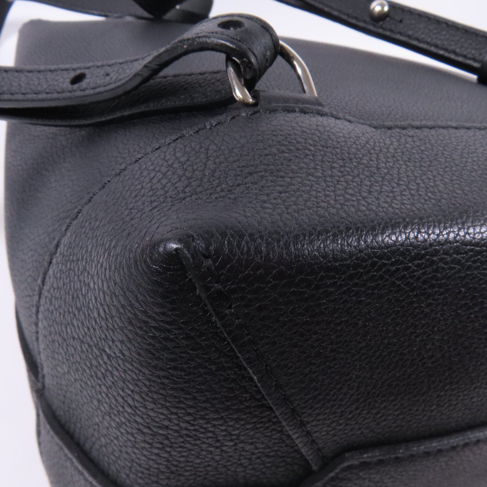 LOUIS VUITTON 牛皮皮革Lock Me Backpack銀扣背包