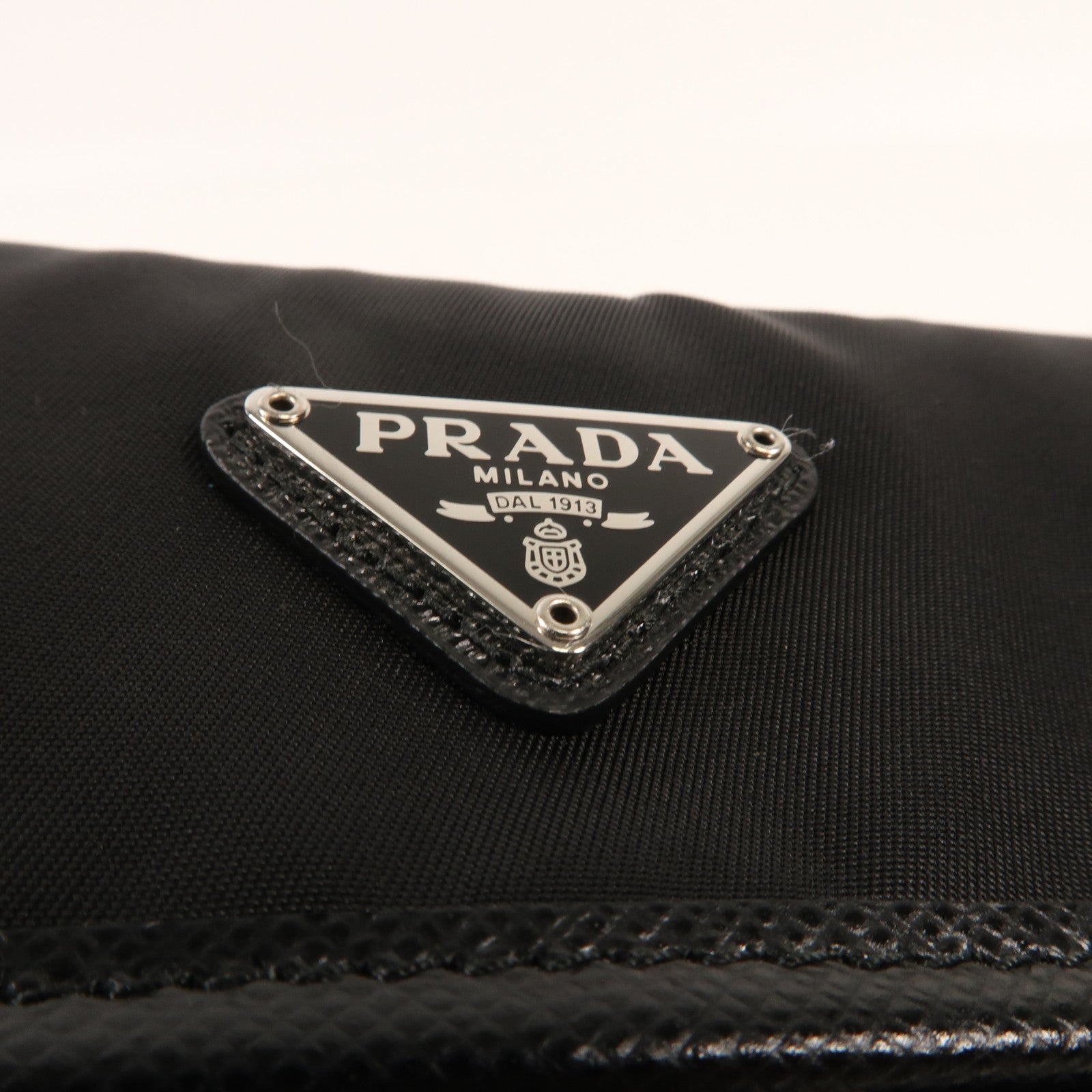 PRADA 尼龍Shoulder Bag銀扣肩背袋